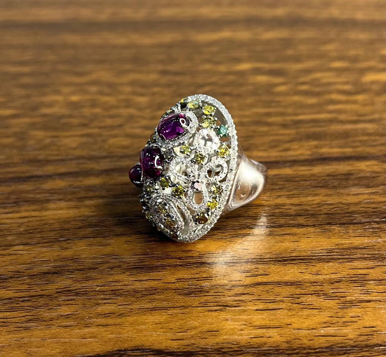 Rhodolite Garnet White Fancy Color Diamond 18 Karat White Gold Statement Ring in vendita 5
