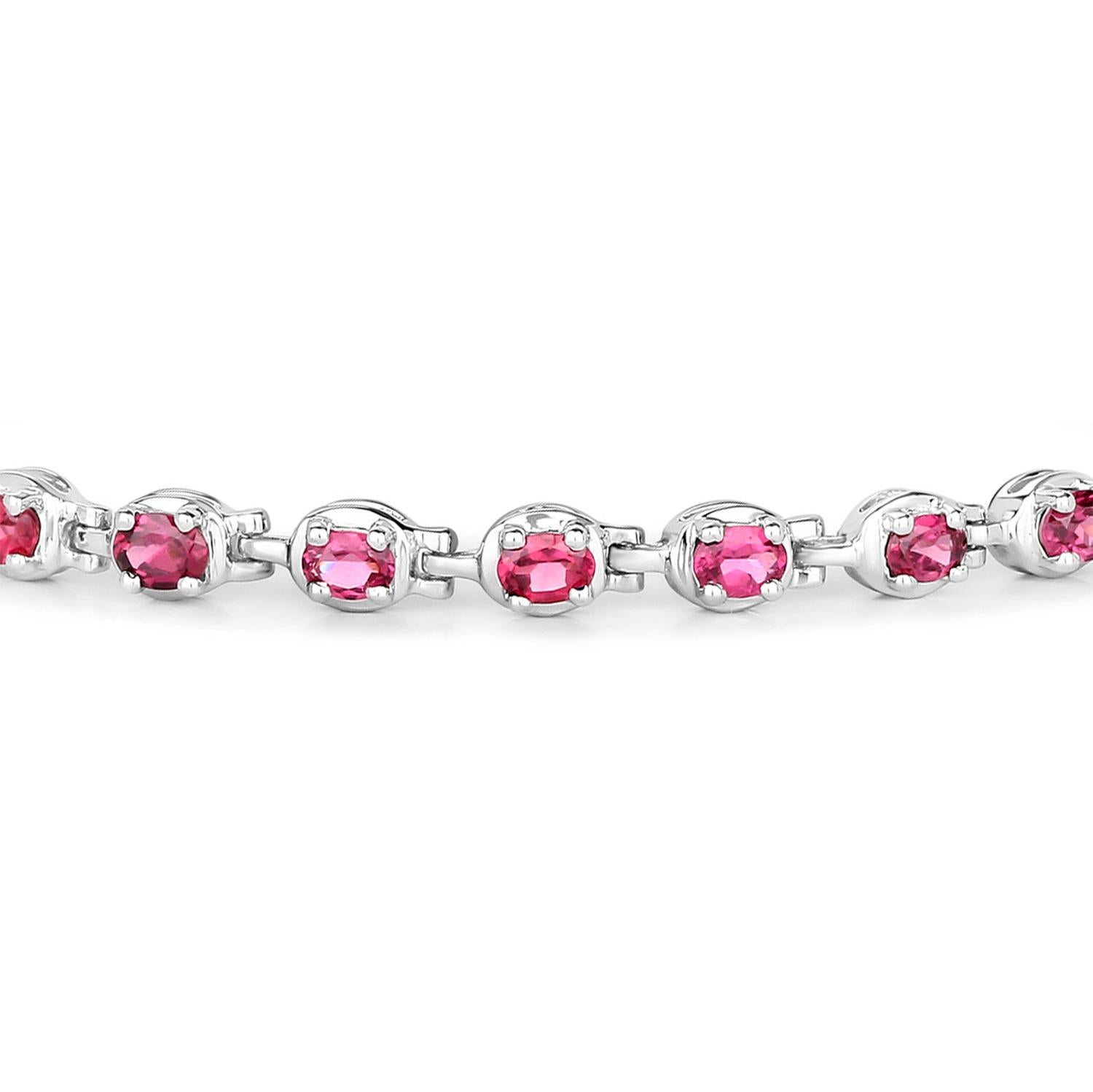 Viene con la Tasación Gemológica por GIA GG/AJP
Todas las piedras preciosas son naturales
25 Rodolitas = 5,20 Quilates
Metal: Plata de ley rodiada
Longitud: 7,5 pulgadas
Se puede acortar a petición