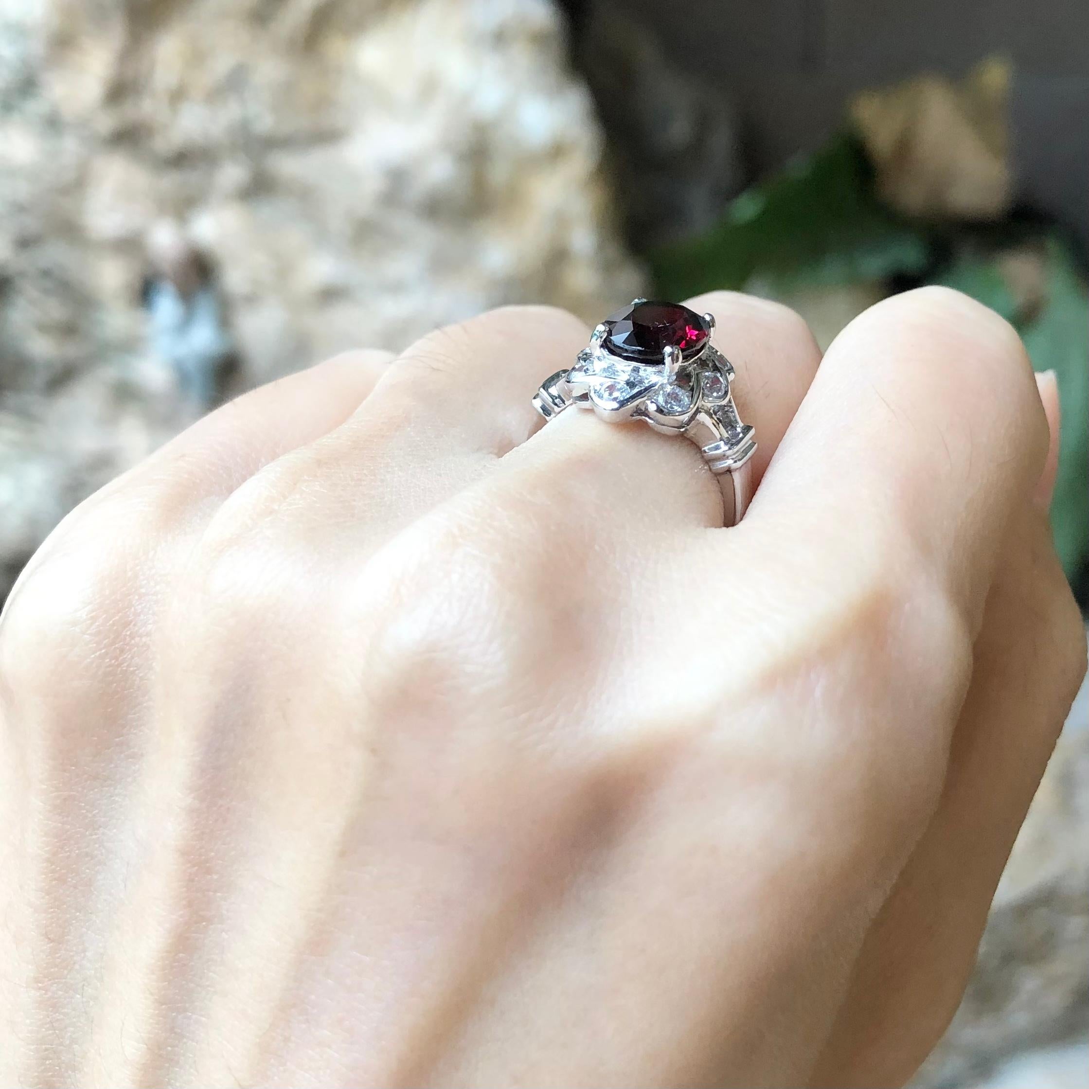 Rhodolith mit Cubic Zirkonia Ring in Silberfassung im Angebot 1