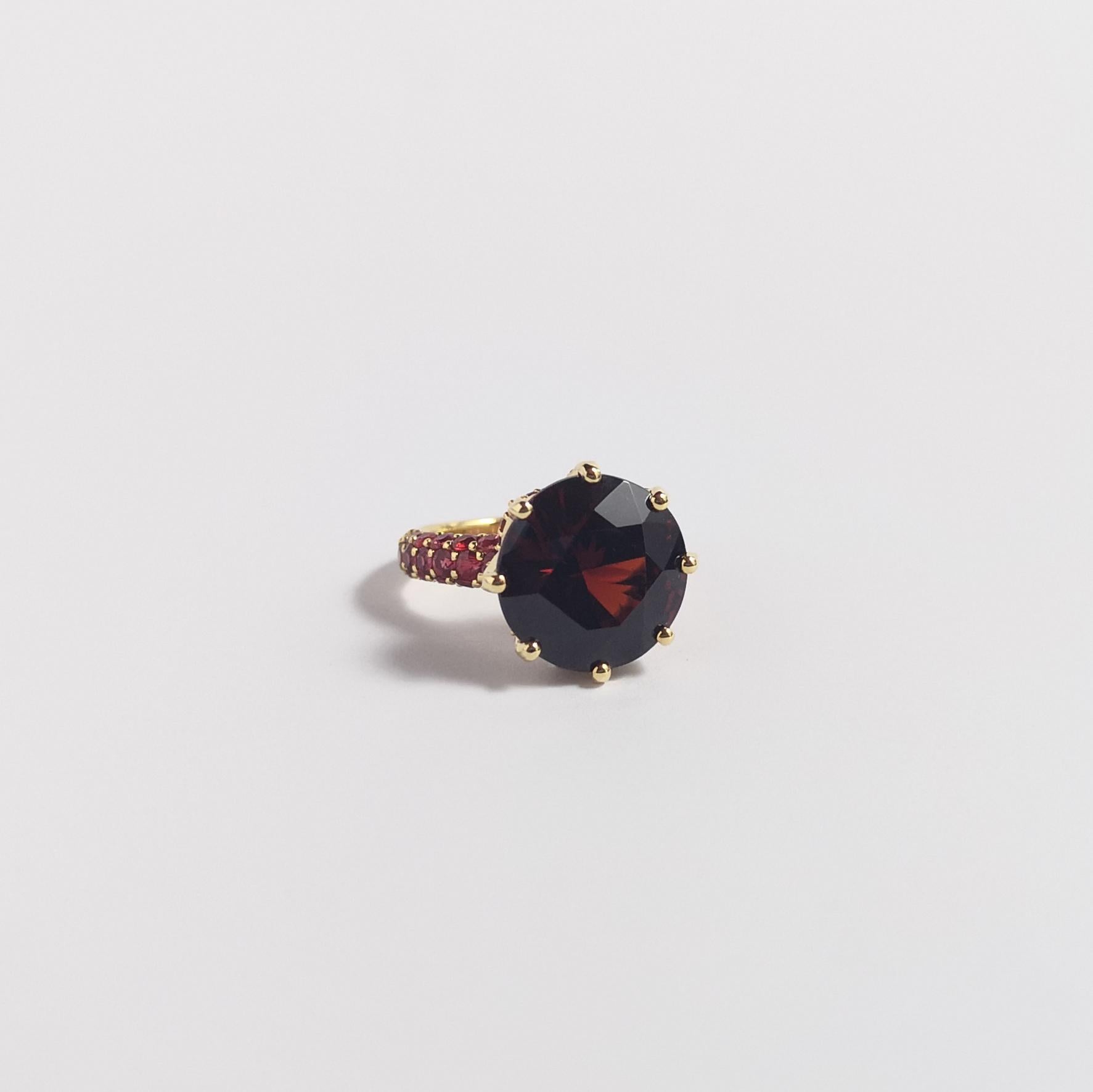 Bague en rhodolite et saphir orange sertie dans des montures en or 18 carats en vente 4