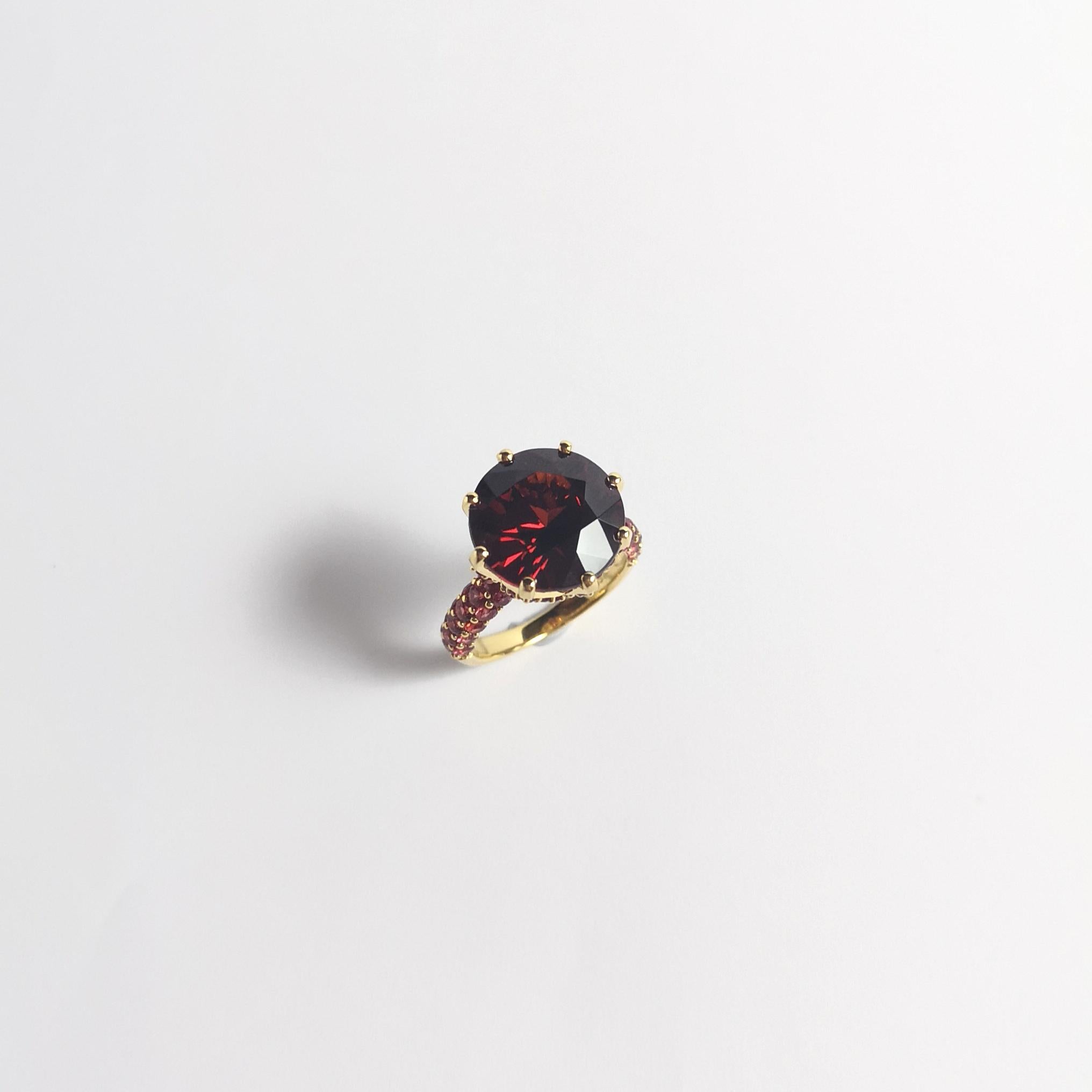 Bague en rhodolite et saphir orange sertie dans des montures en or 18 carats en vente 9
