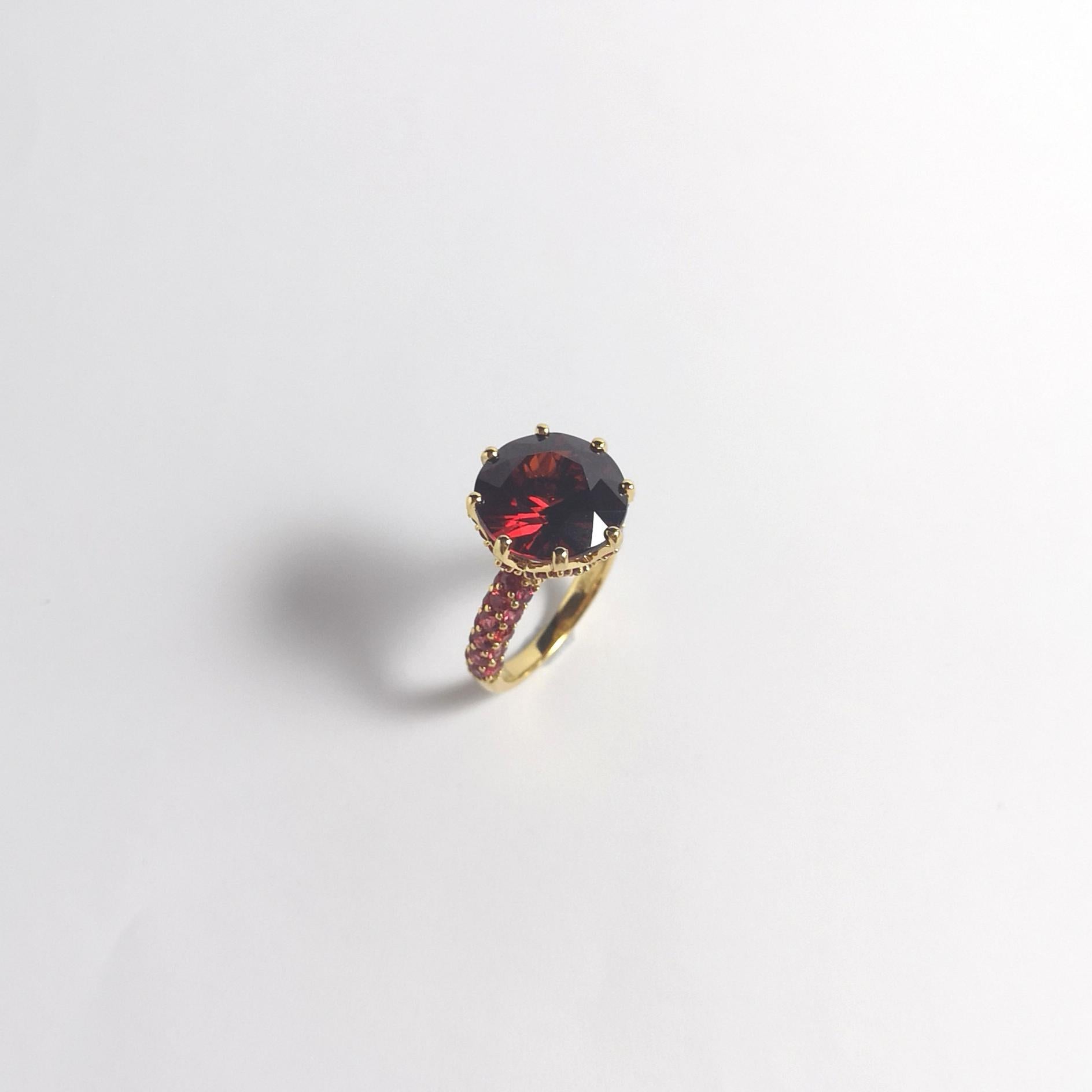 Bague en rhodolite et saphir orange sertie dans des montures en or 18 carats en vente 11