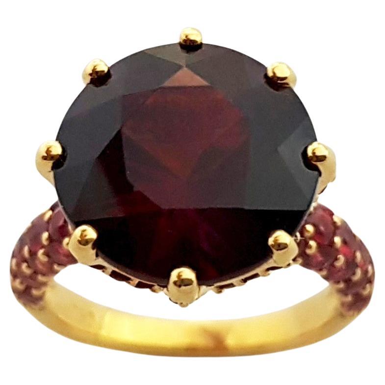 Rhodolite 11,86 carats et saphir orange 2,39 carats Bague en or 18 carats

Largeur :  1,5 cm 
Longueur : 1.5 cm
Taille de l'anneau : 56
Poids total : 9,04 grammes

