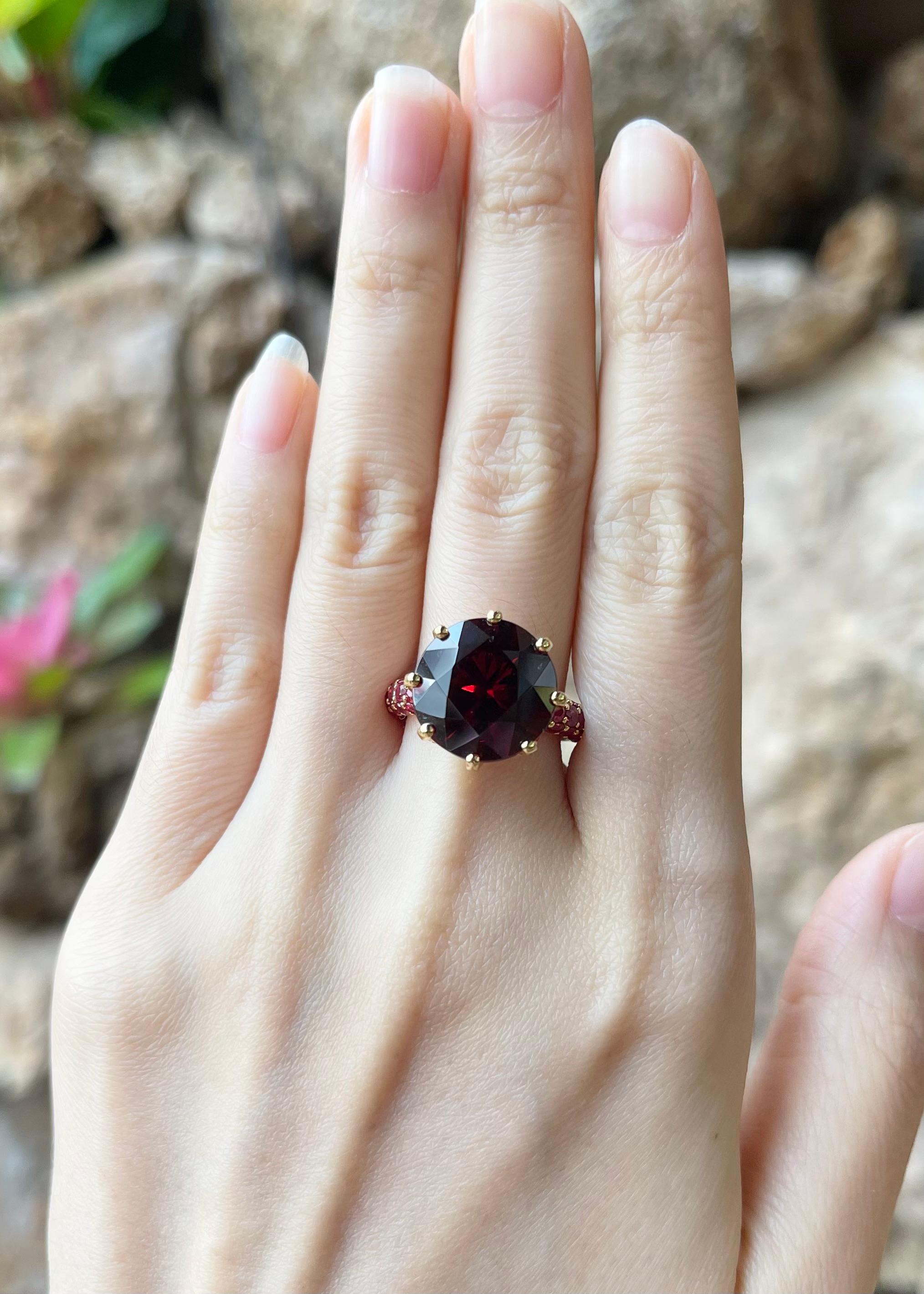 Art déco Bague en rhodolite et saphir orange sertie dans des montures en or 18 carats en vente