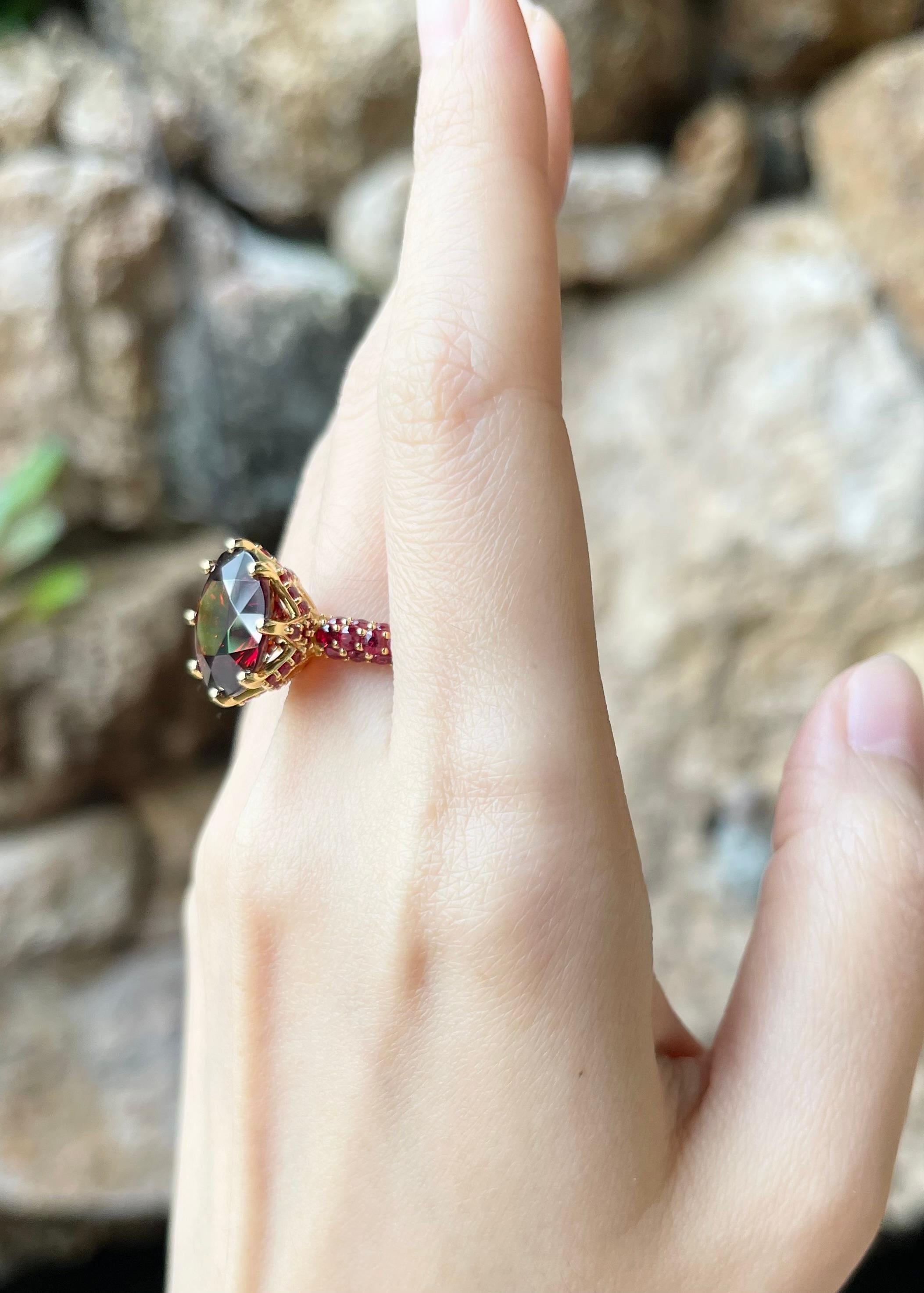 Bague en rhodolite et saphir orange sertie dans des montures en or 18 carats Pour femmes en vente