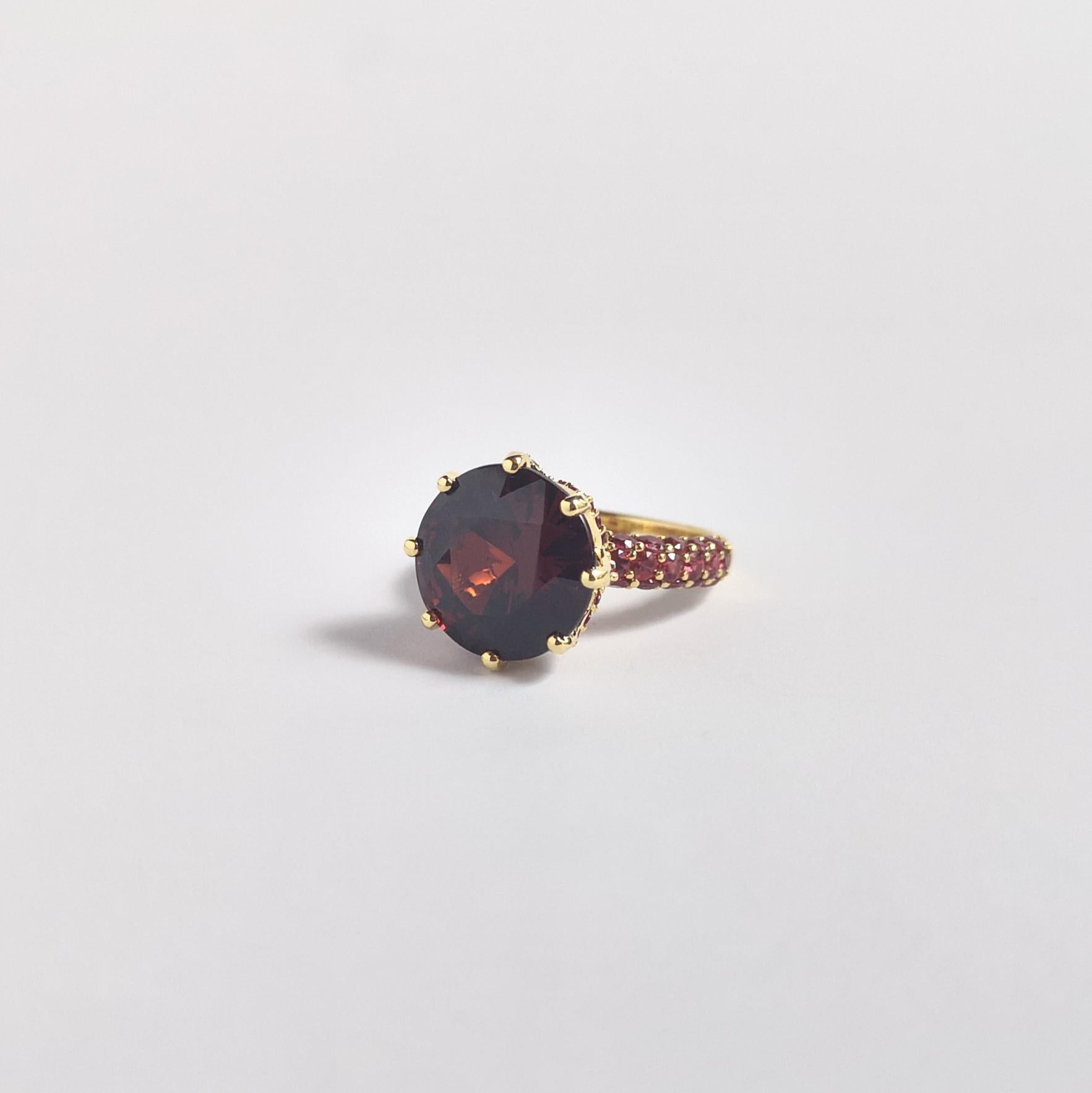 Bague en rhodolite et saphir orange sertie dans des montures en or 18 carats en vente 3