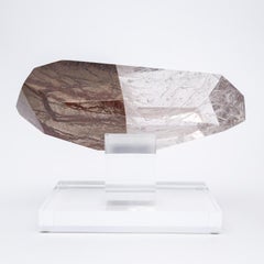 Sculpture en rhodolite et verre sur socle en acrylique
