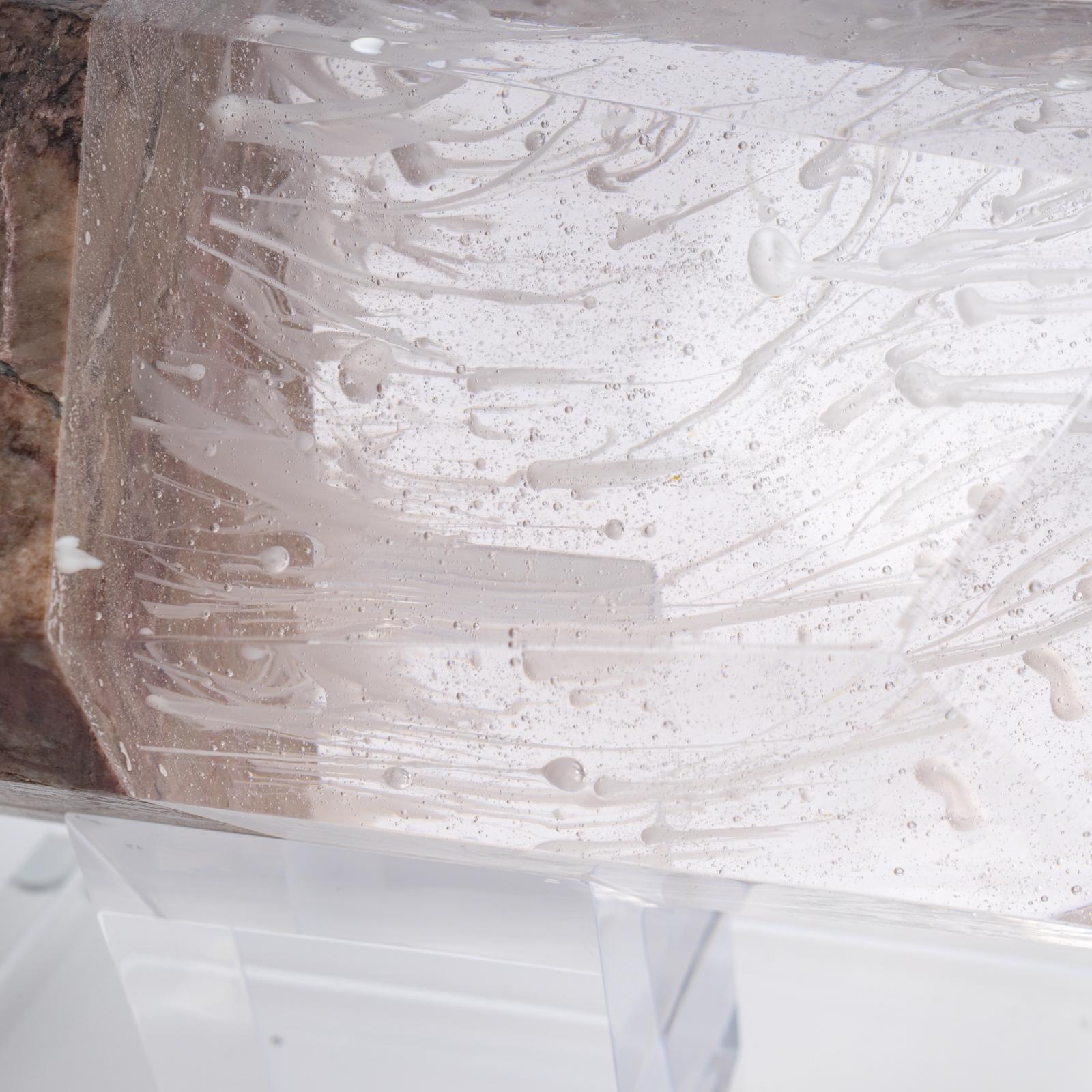 Rhodonit- und Glas-Skulptur auf Acrylsockel im Zustand „Neu“ im Angebot in Polanco, CDMX