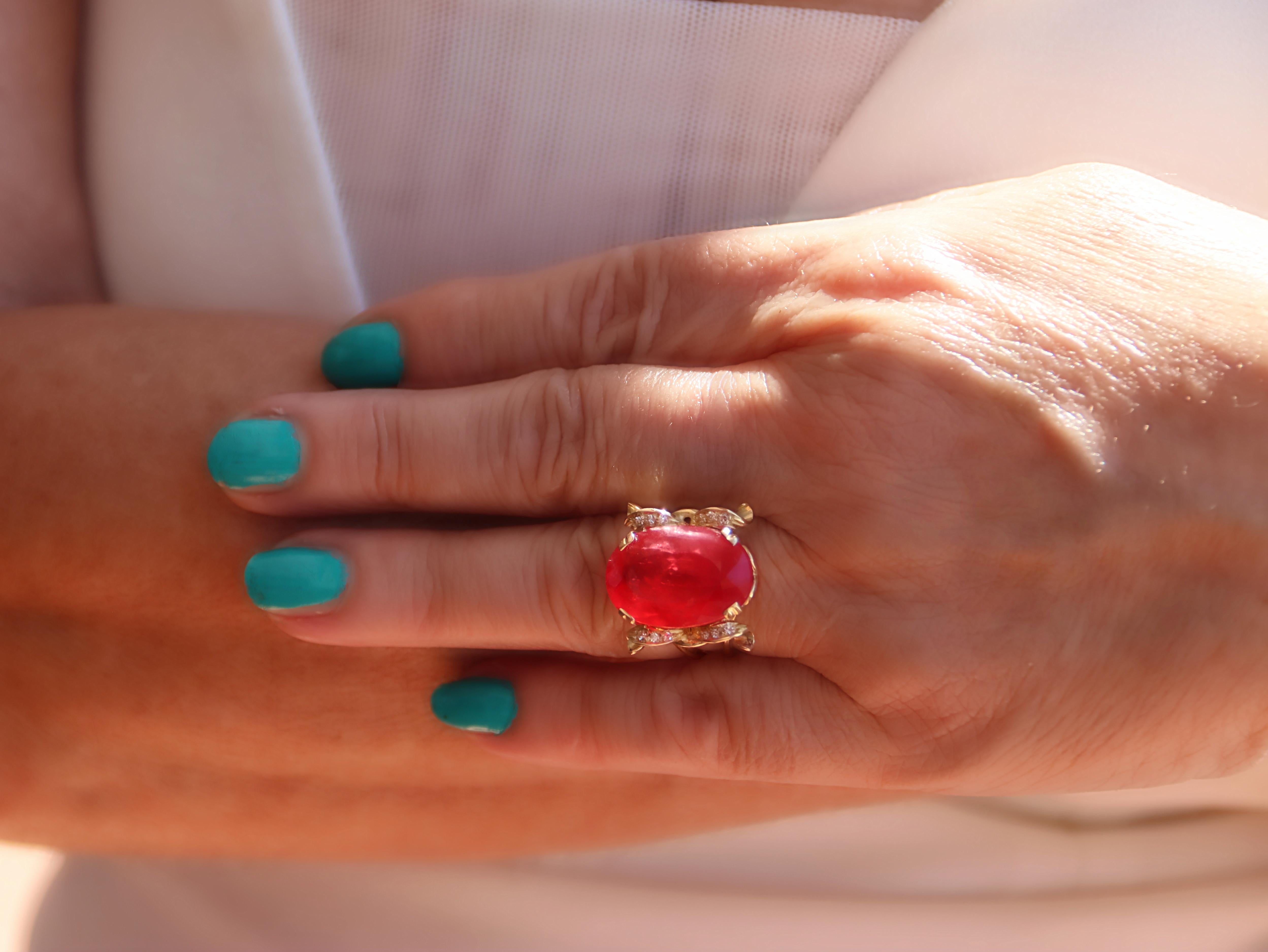 Anello Cocktail con diamanti di rodonite in oro giallo 14 carati in vendita 1