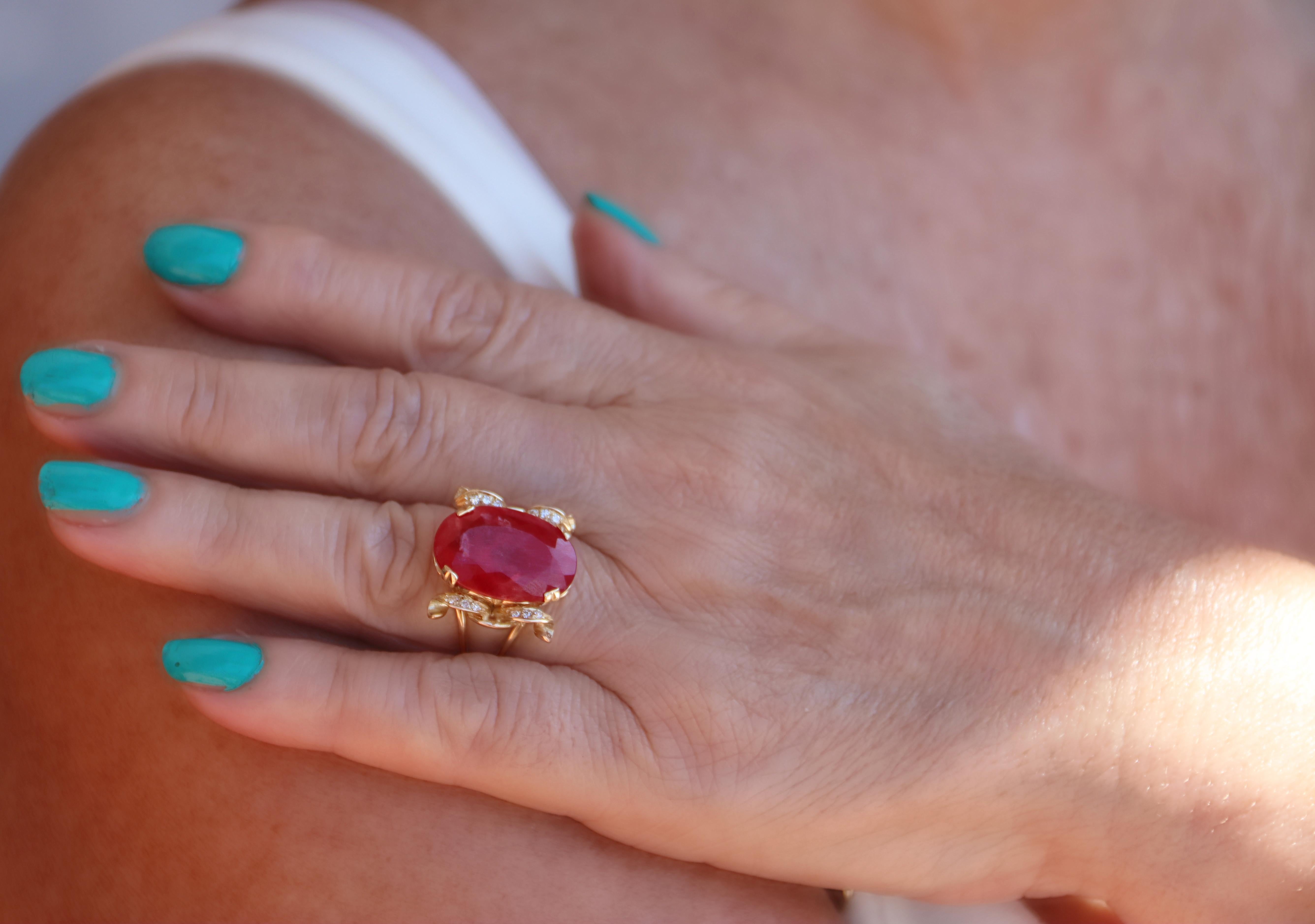 Anello Cocktail con diamanti di rodonite in oro giallo 14 carati in vendita 2
