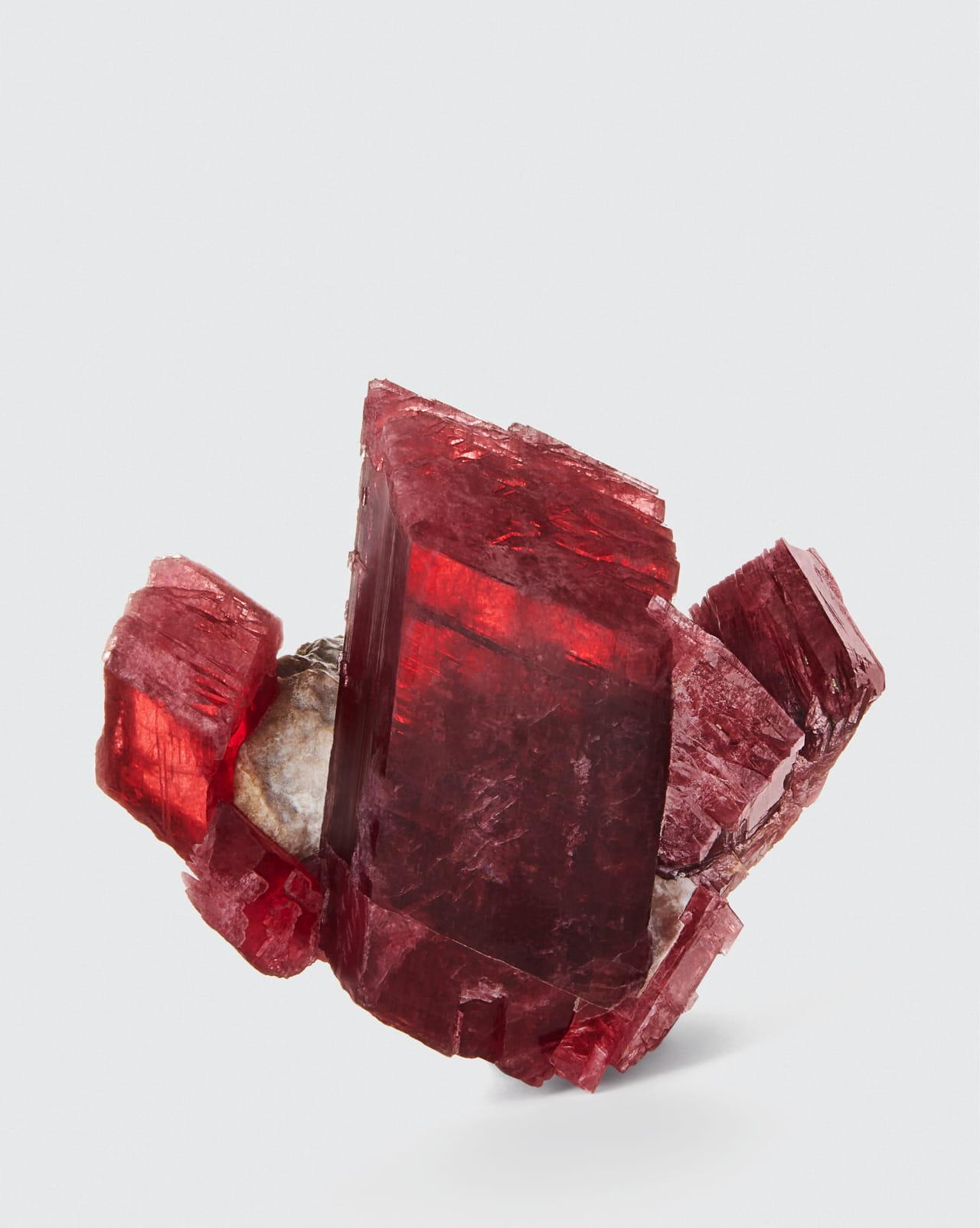 Rhodonite

Morro da Mina Mine, Conselheiro Lafaiete,
Minas Gerais, Brazil

5.8 cm tall x 7.3 cm wide

The most exceptional rhodonites in the world are now found in Brazil. They possess the rich ruby red color in large transparent crystals.
