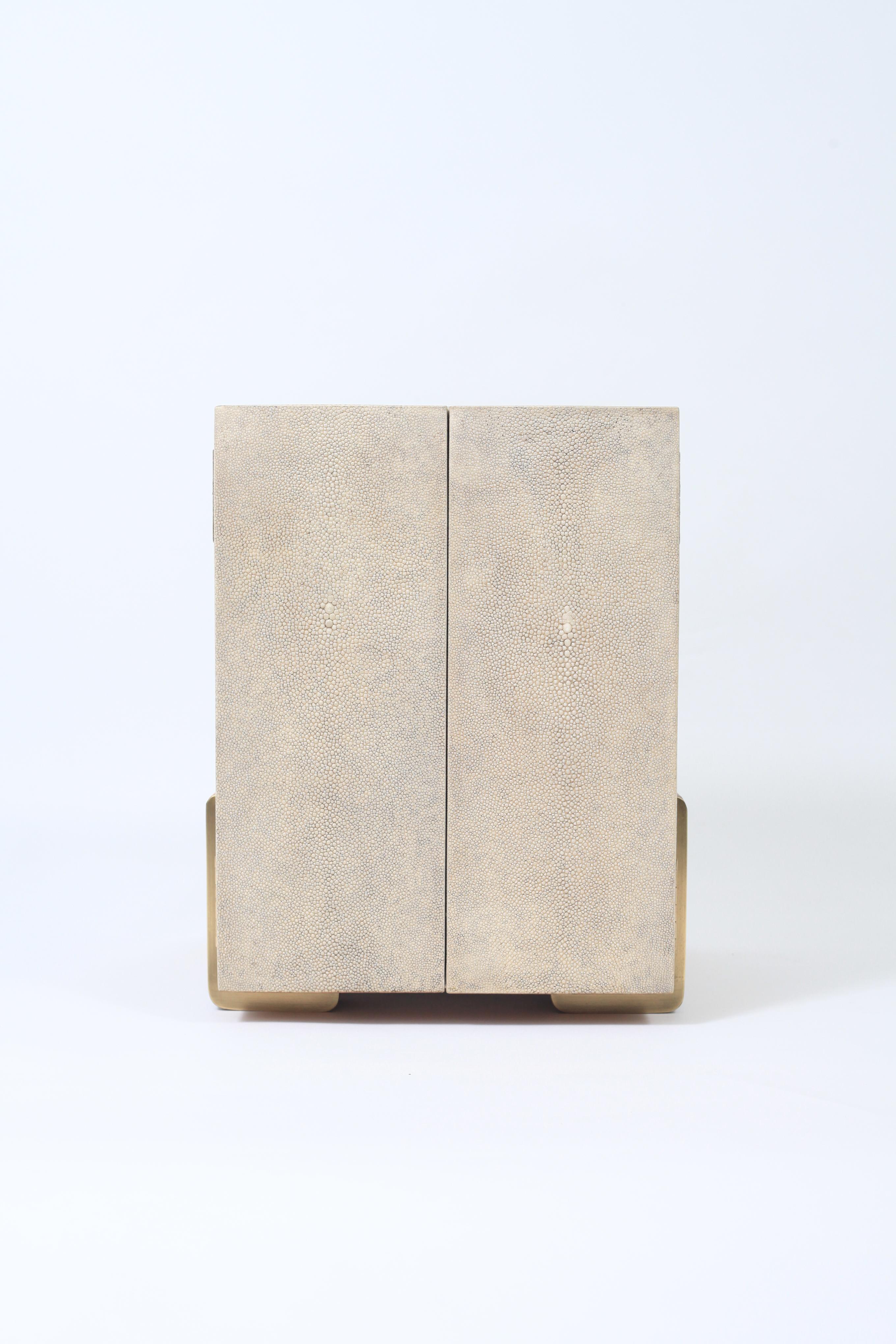 Rhomboid Jewelry Chest in Cream Shagreen by R&Y Augousti In New Condition For Sale In New York, NY