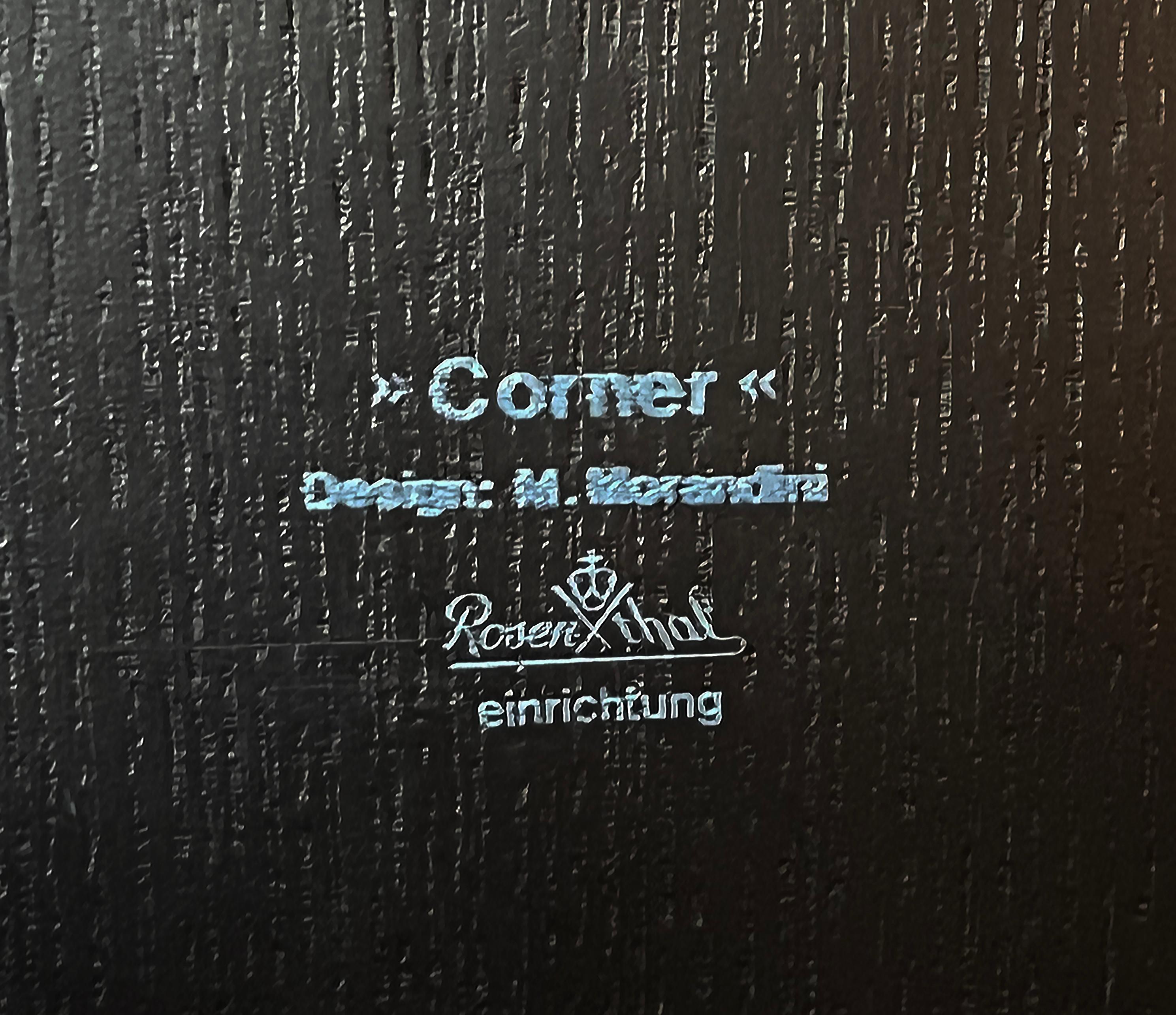Rhomboid Postmoderne Marcello Morandini „Corner“ Regale, Rosenthal, Paar (Asche) im Angebot