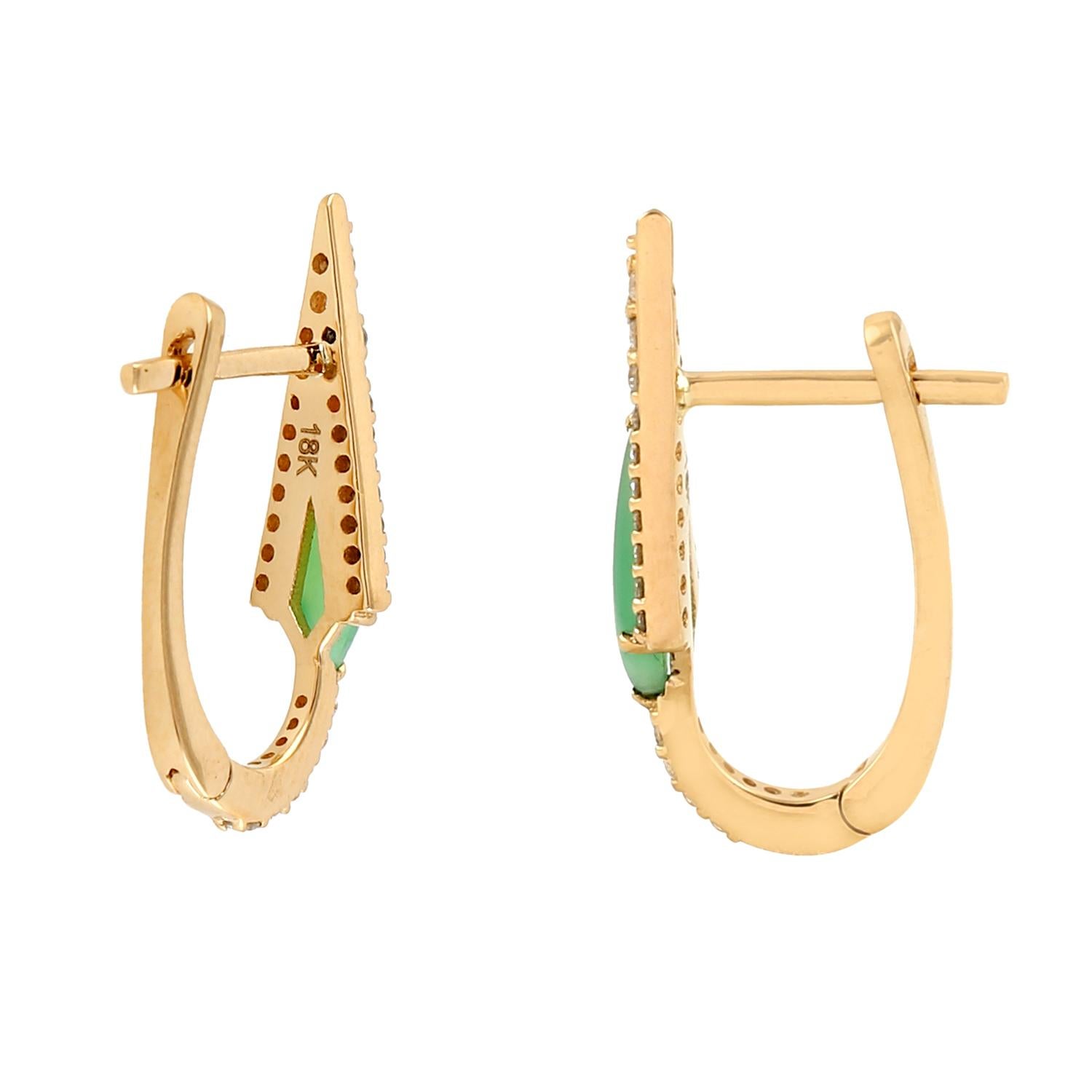 Rhombus Shaped Chrysoprase Earrings Accented With Diamonds In 18k Gold In condizioni Nuovo in vendita a New York, NY