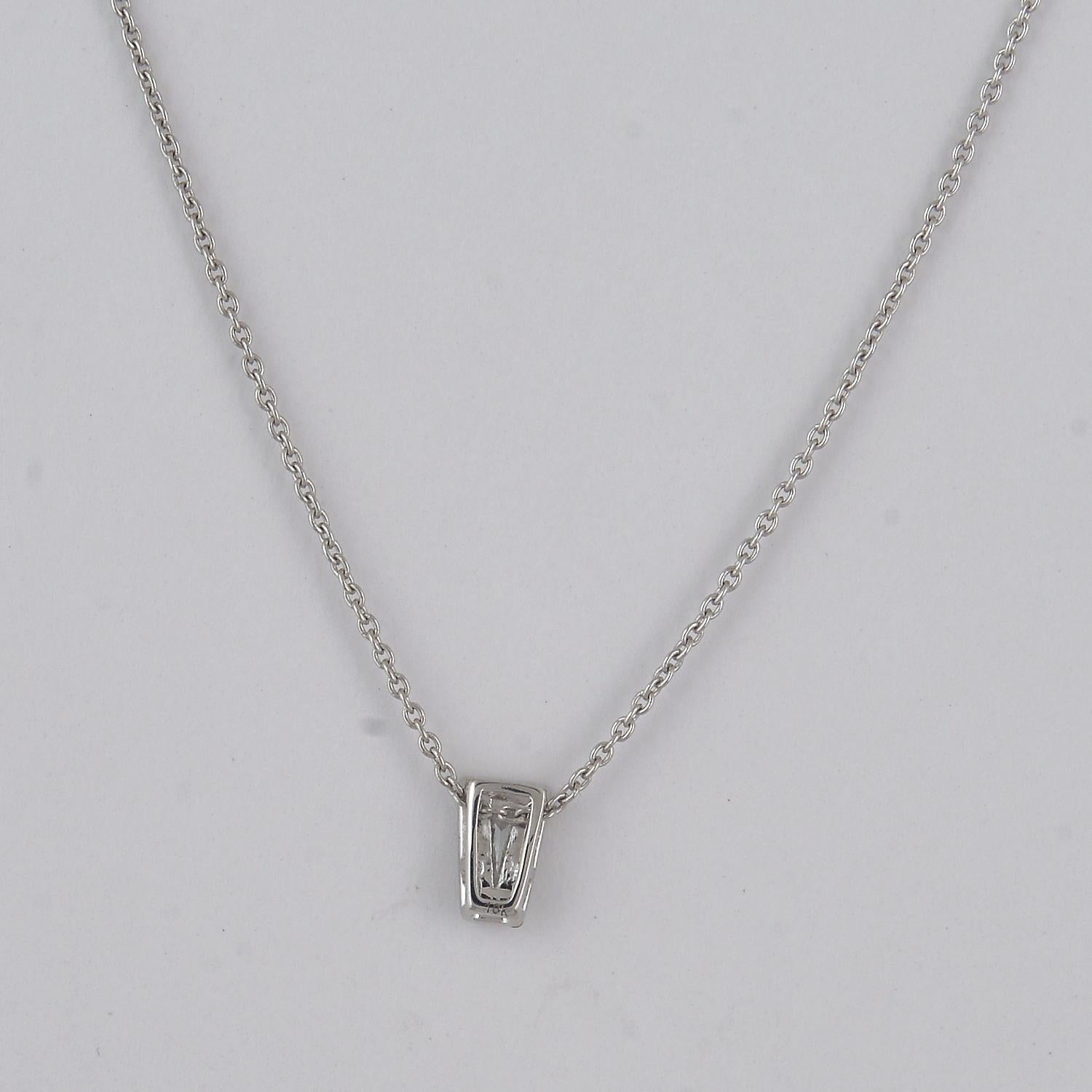 Taille mixte Collier en or jaune 18k avec pendentif diamant en forme de losange en vente