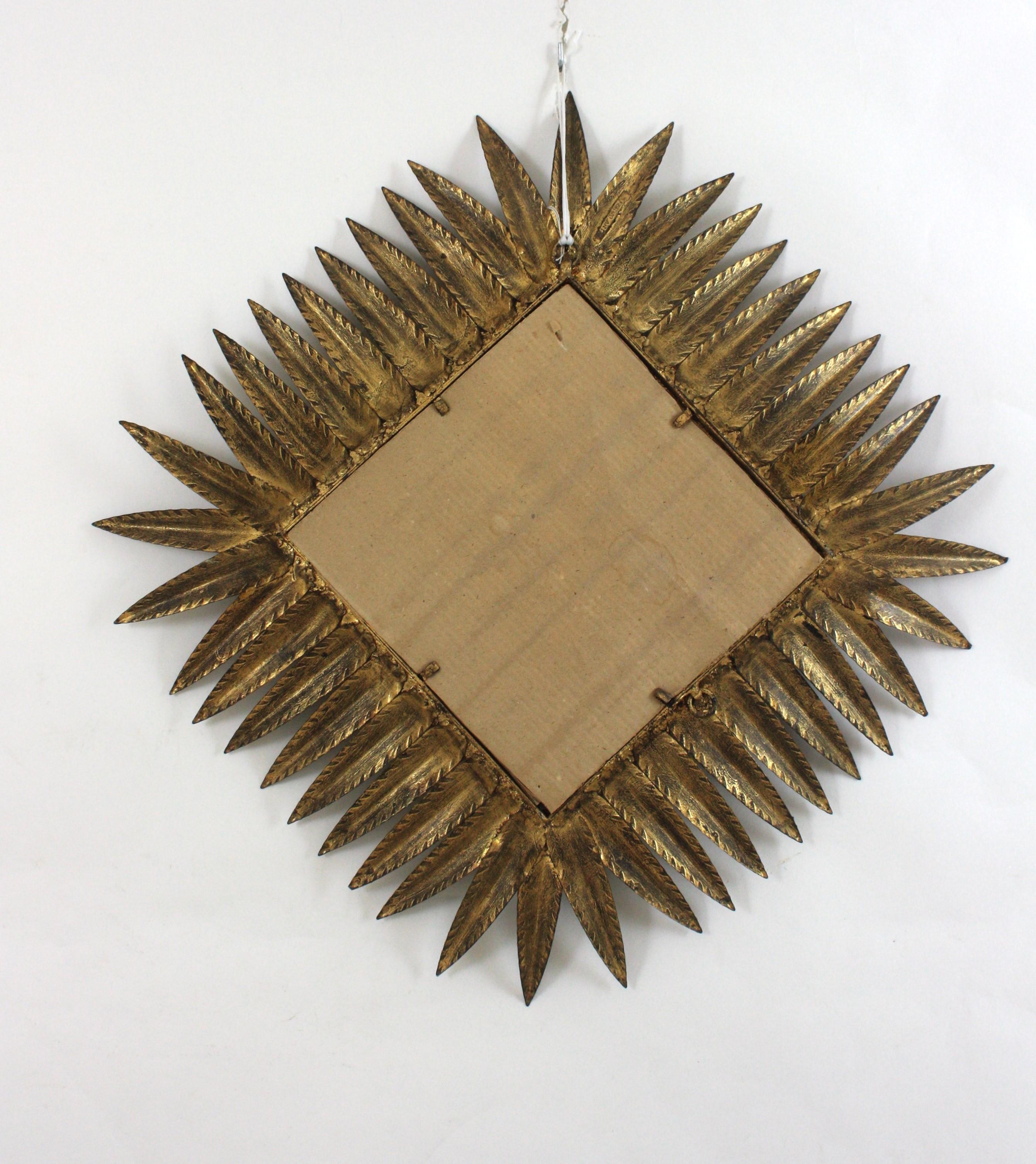 Miroir en forme de losange en fer forgé doré par Ferro Art, Espagne, années 1950 en vente 3