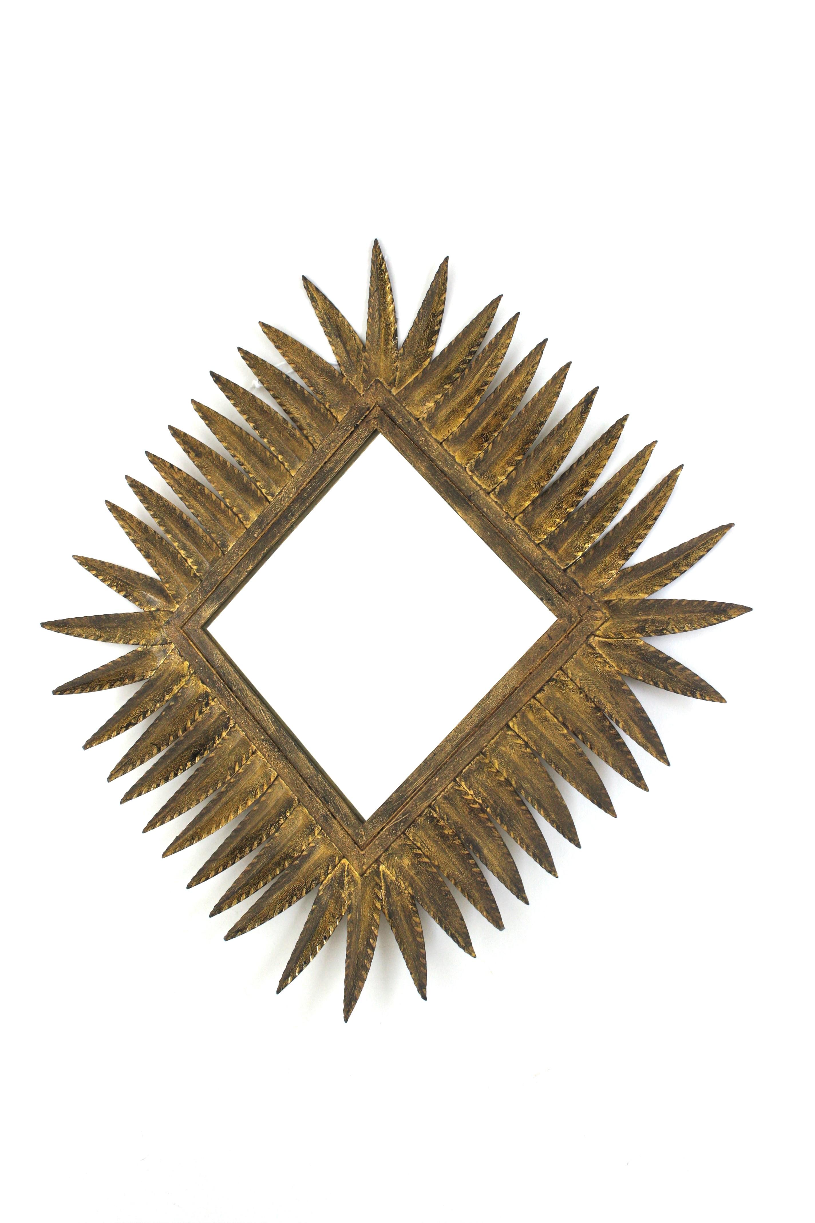 Miroir en forme de losange en fer forgé doré par Ferro Art, Espagne, années 1950 en vente 1