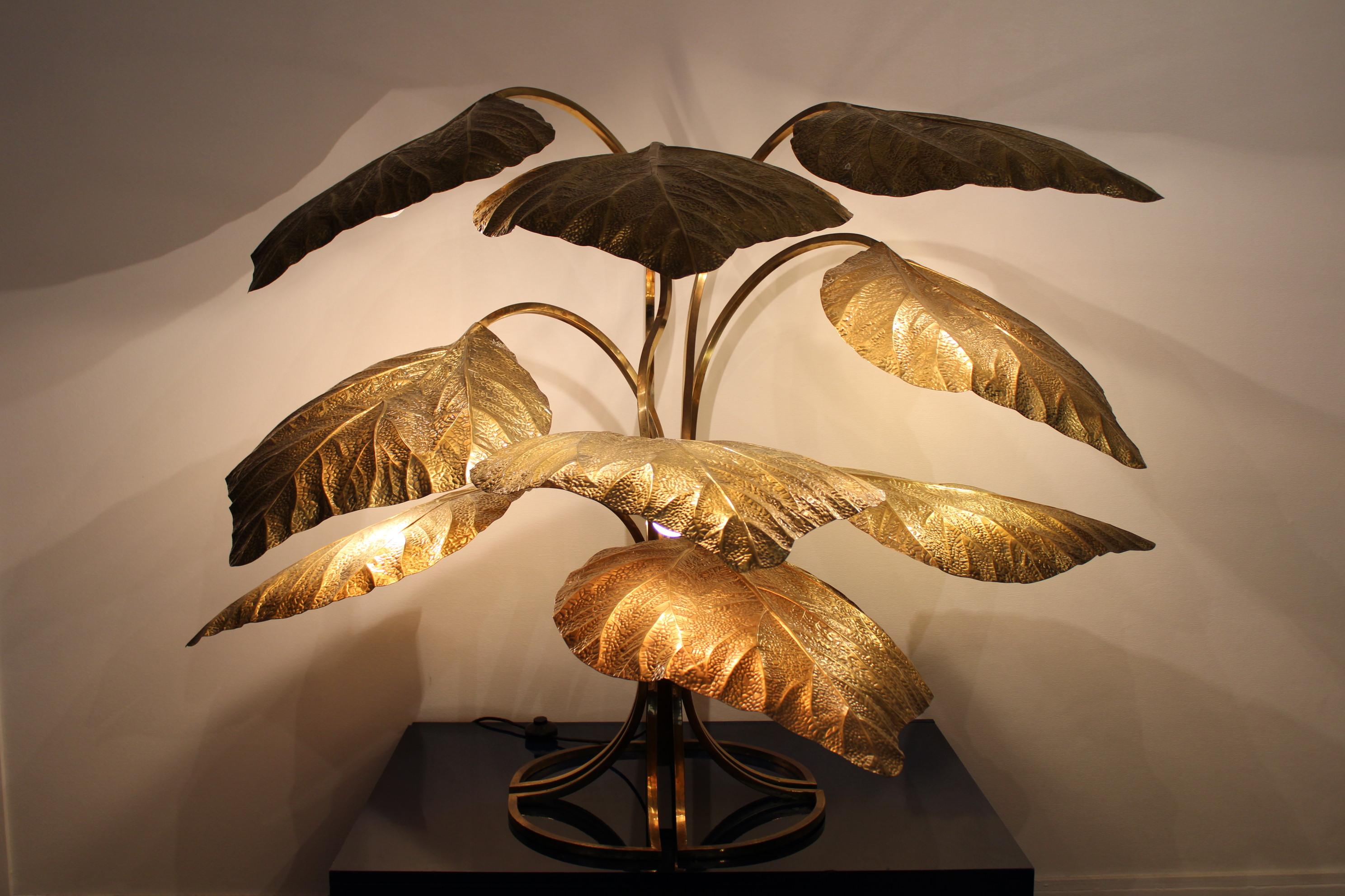 Rhubarb lamp sculpture by Carlo Giorgi for the decorator Tommaso Barbi
Italy, circa 970
polished brass.