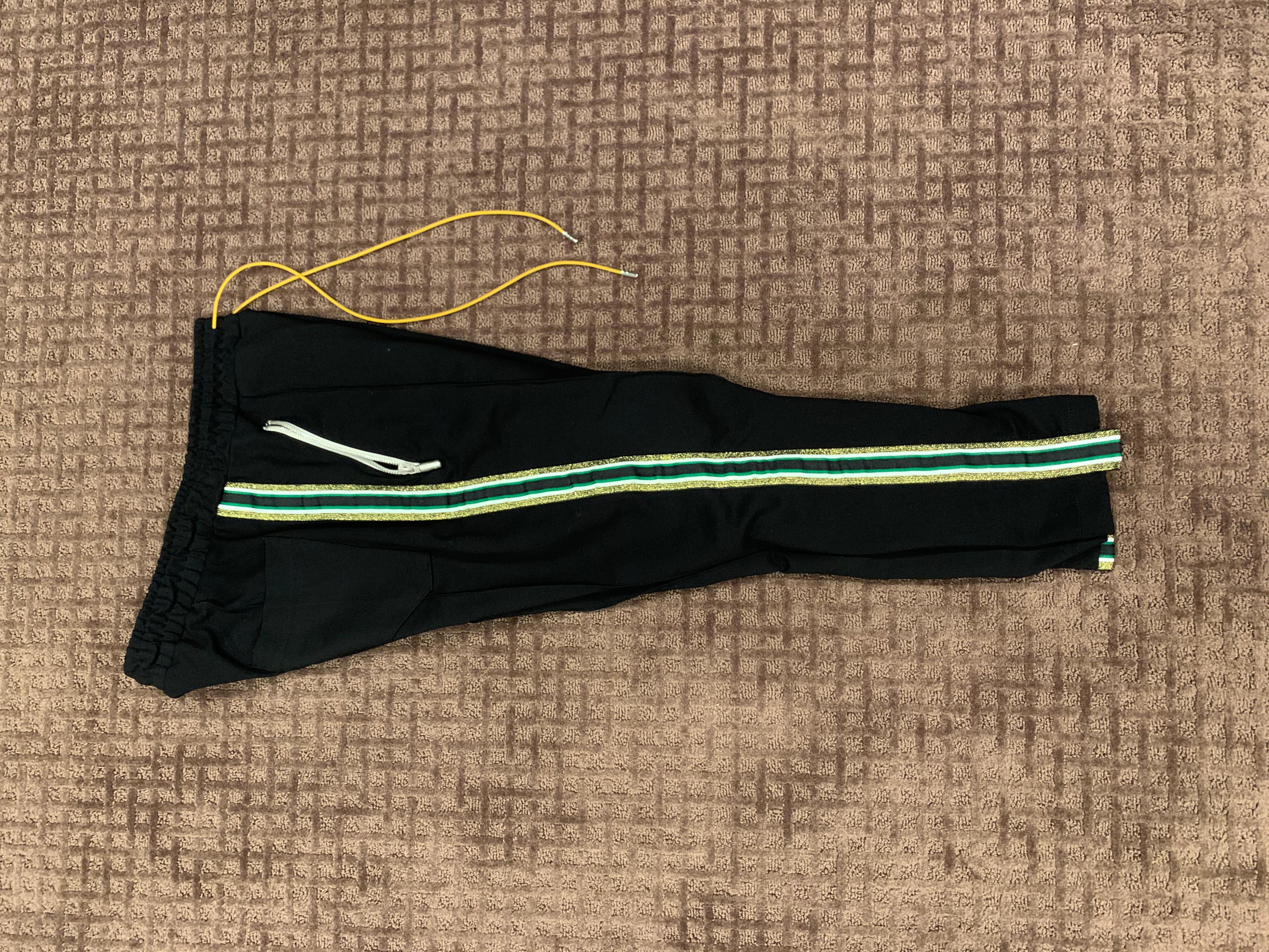 Size L
Excellent condition, however the stitching on the right leg slightly ripped in the front. Cannot notice when wearing. Never tried to fix it.
See pics for the flaw
Retails for near $750

Waist: 15.5