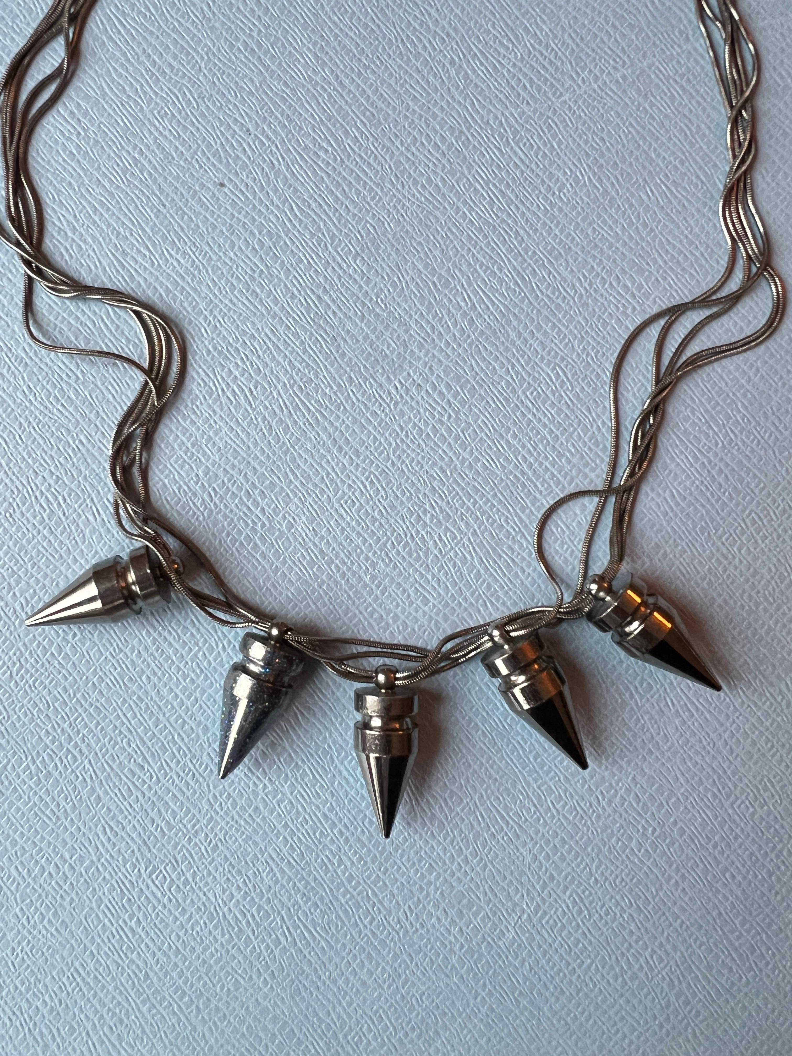 Collana a catena con teschio in rutenio e metallo blu smaltato Vintage in vendita 1