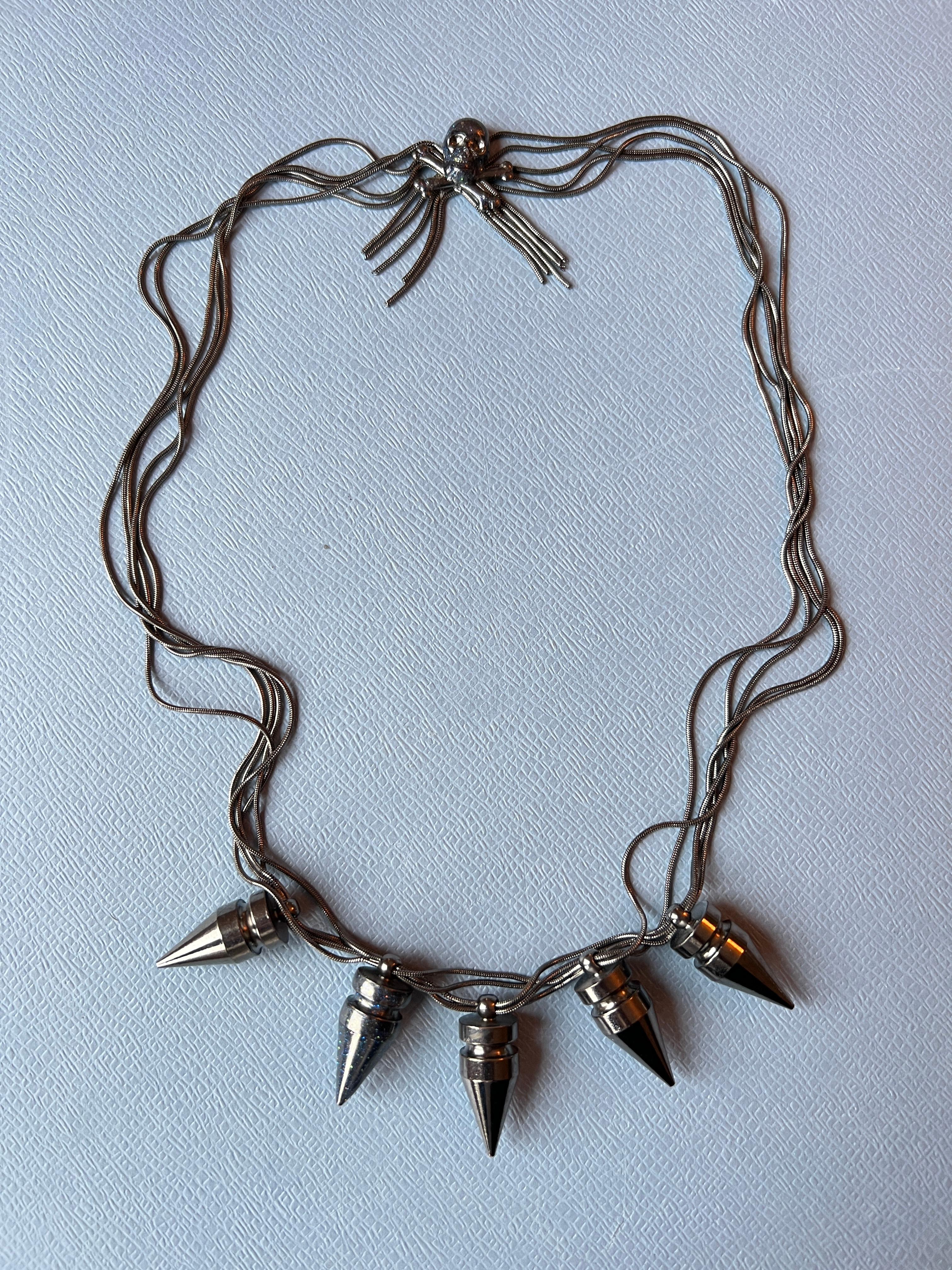 Collana a catena con teschio in rutenio e metallo blu smaltato Vintage in vendita 3