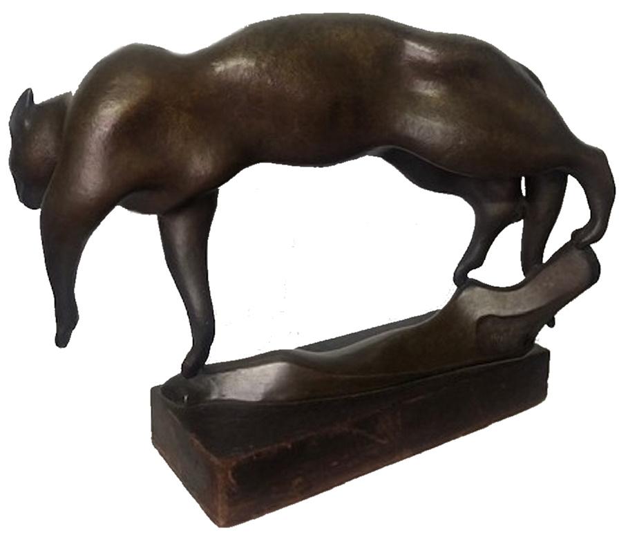 This amazing signed and dated dark-brown patinated bronze sculpture of a creeping cat on the original wood base is a classic by Rhys Caparn Steel (1909-1997), a renowned American sculptor who was always ahead of her time. With the encouragement of