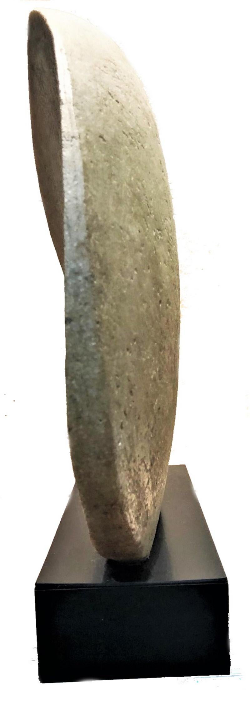 Rhys Caparn, Extraterrestial, amerikanische Skulptur aus Steinguss aus der Jahrhundertmitte, 1969 im Zustand „Gut“ im Angebot in New York, NY