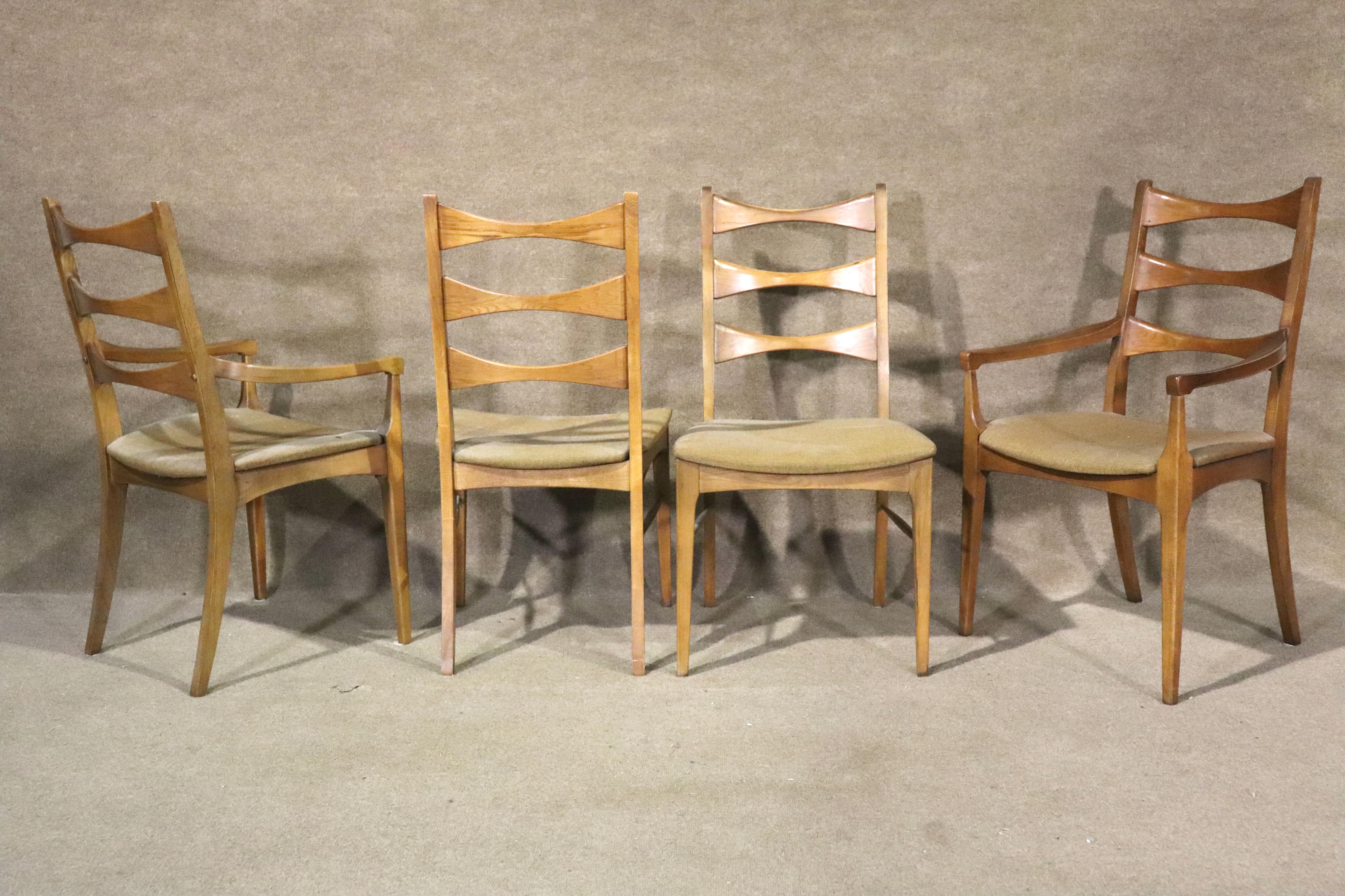 Set of six mid-century modern dining chairs by Lane for their 'Rhythm' series. Unique shaped ladder back design and walnut wood frames.
Arm chairs: 37.5h, 21w, 21.5d
Side chairs: 37.5h, 20w, 21.5d
Please confirm location NY or NJ