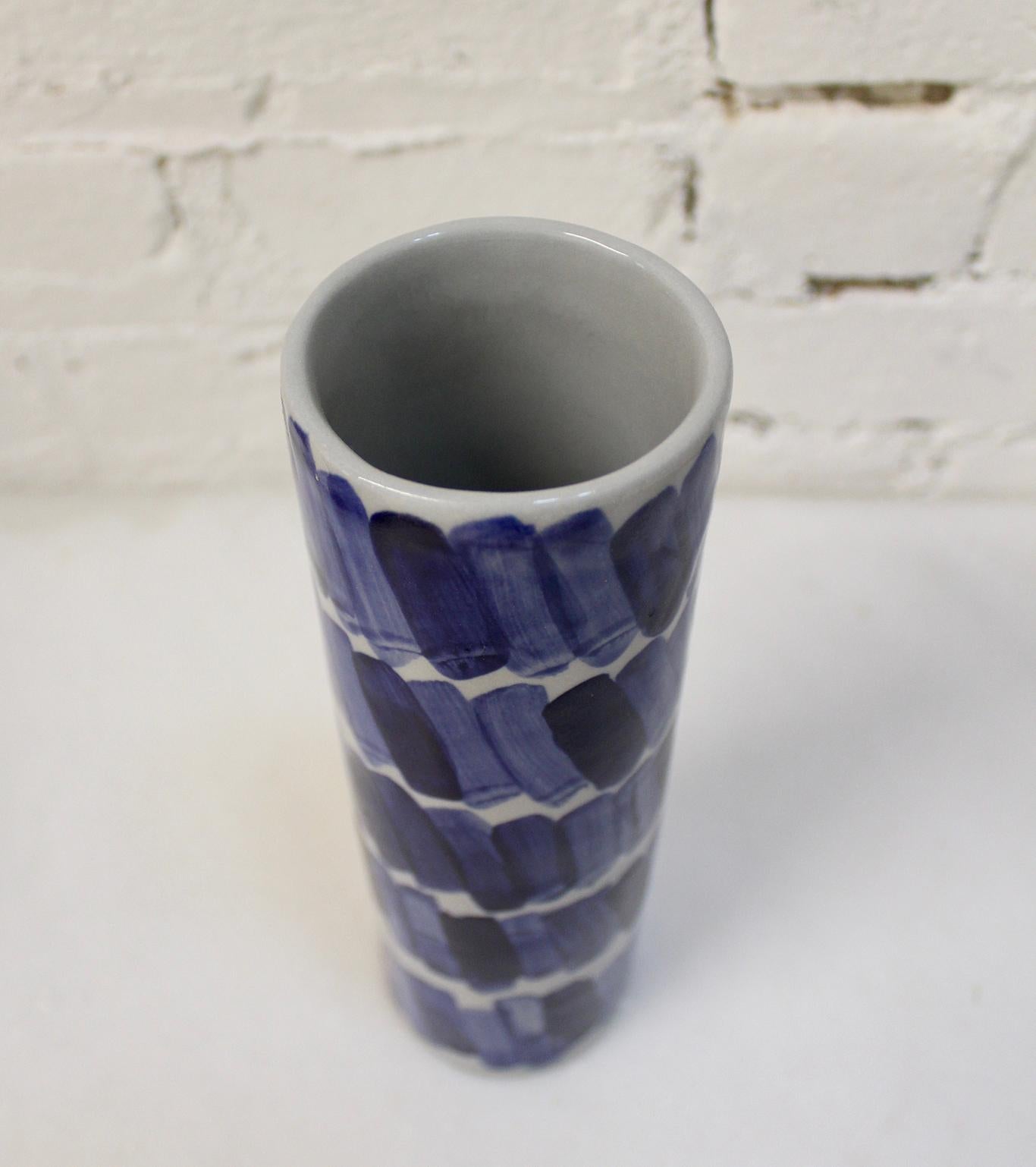 Hand-built porcelain vase by Isabel Halley, in hand-dyed pale grey with striking cobalt glaze brush strokes.

Dimensions: 8