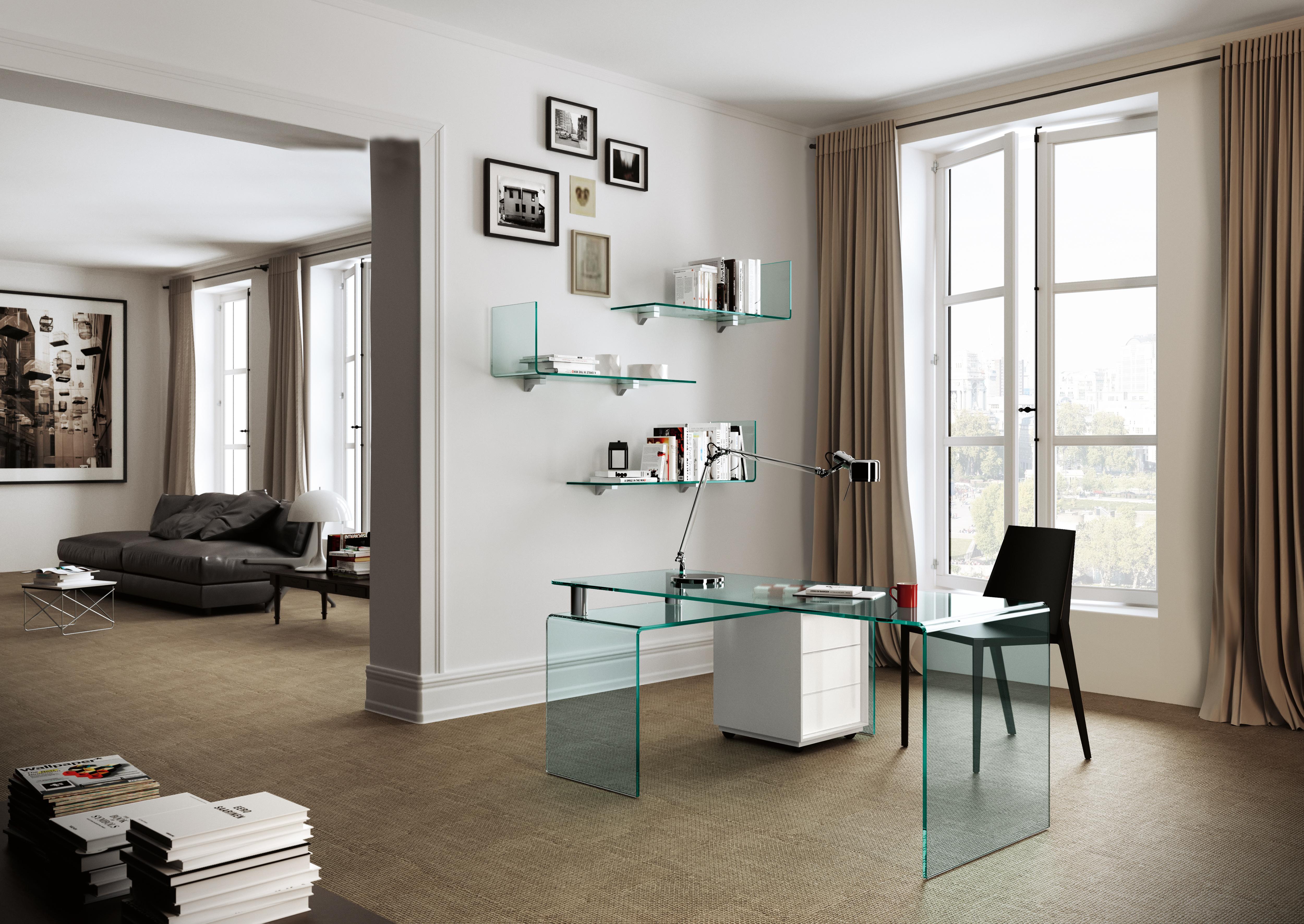 Desk with a main top and a shelf in curved 15 mm transparent glass on the left side. Details in glass aluminum. The shelf under the main top can be positioned on the left or to the right side, without surchage, by specifying it into the order. Also