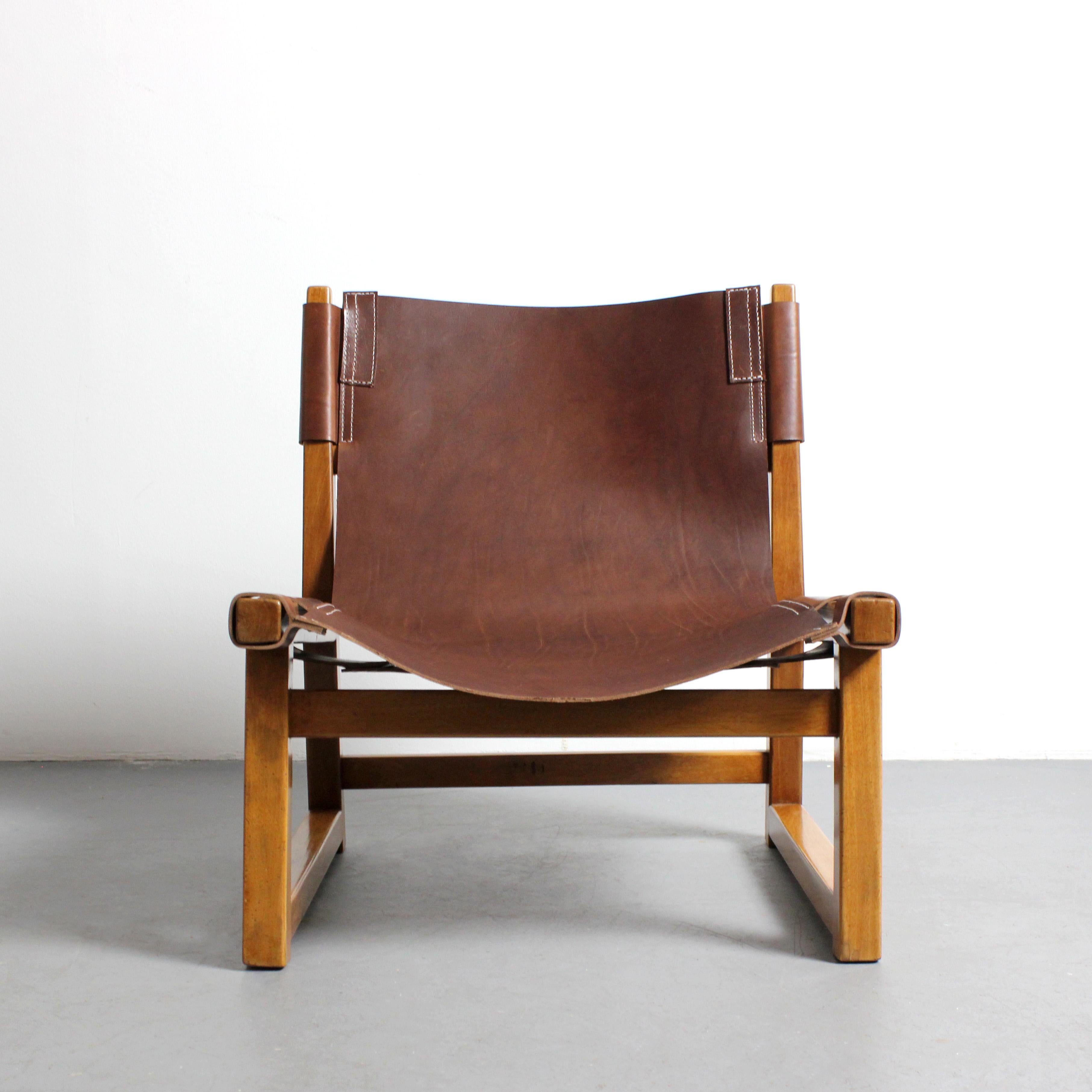 Riaza Sessel mit Gestell aus Nussbaumholz und Lederpolsterung - Paco Muñoz - a Darro - (Spanisch) im Angebot