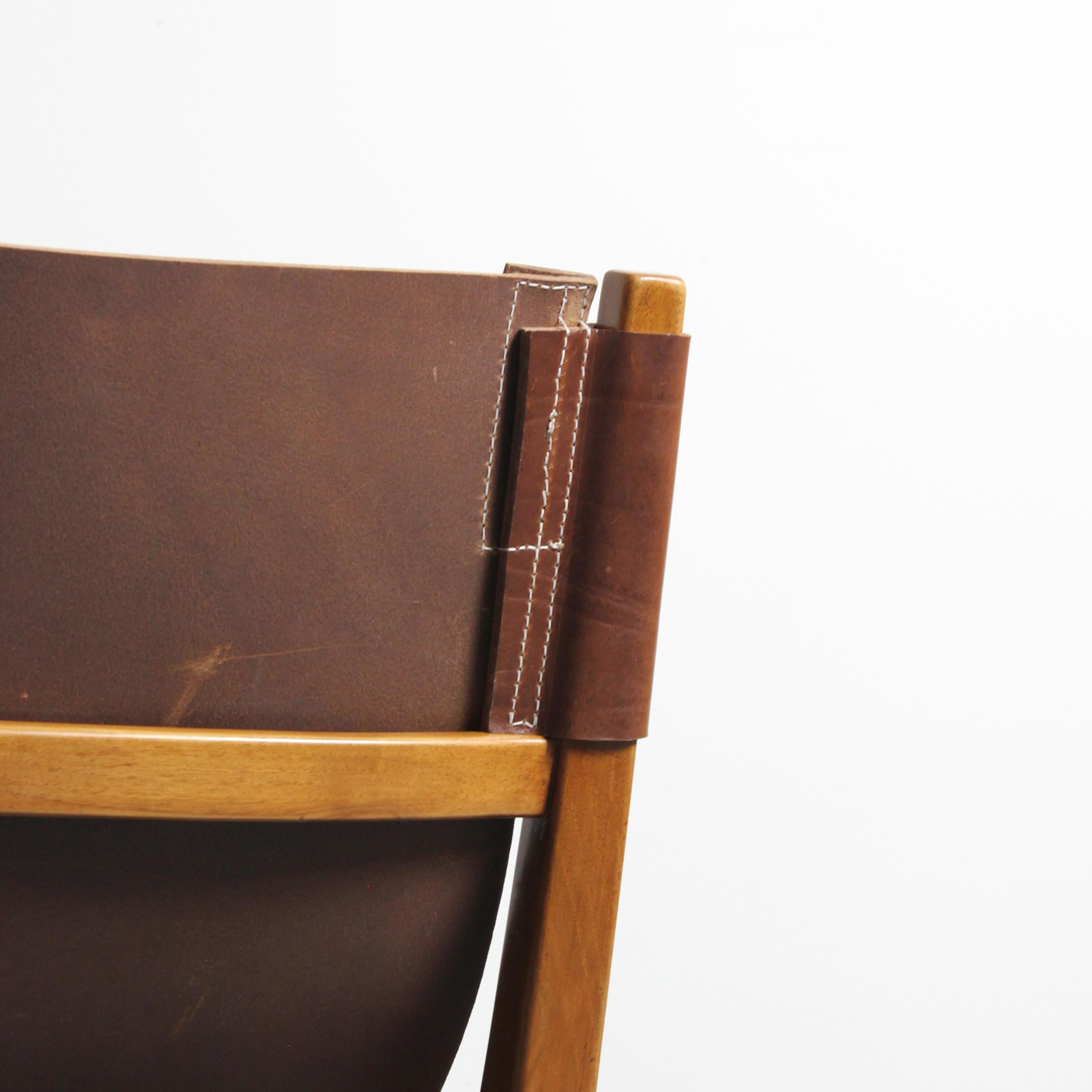 Riaza Sessel mit Gestell aus Nussbaumholz und Lederpolsterung - Paco Muñoz - a Darro - im Zustand „Gut“ im Angebot in Madrid, España