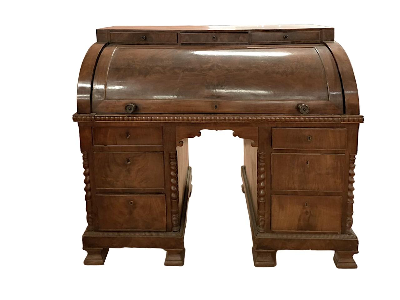 Aleta enrollable central Francia 1850 Tallado a mano en venta