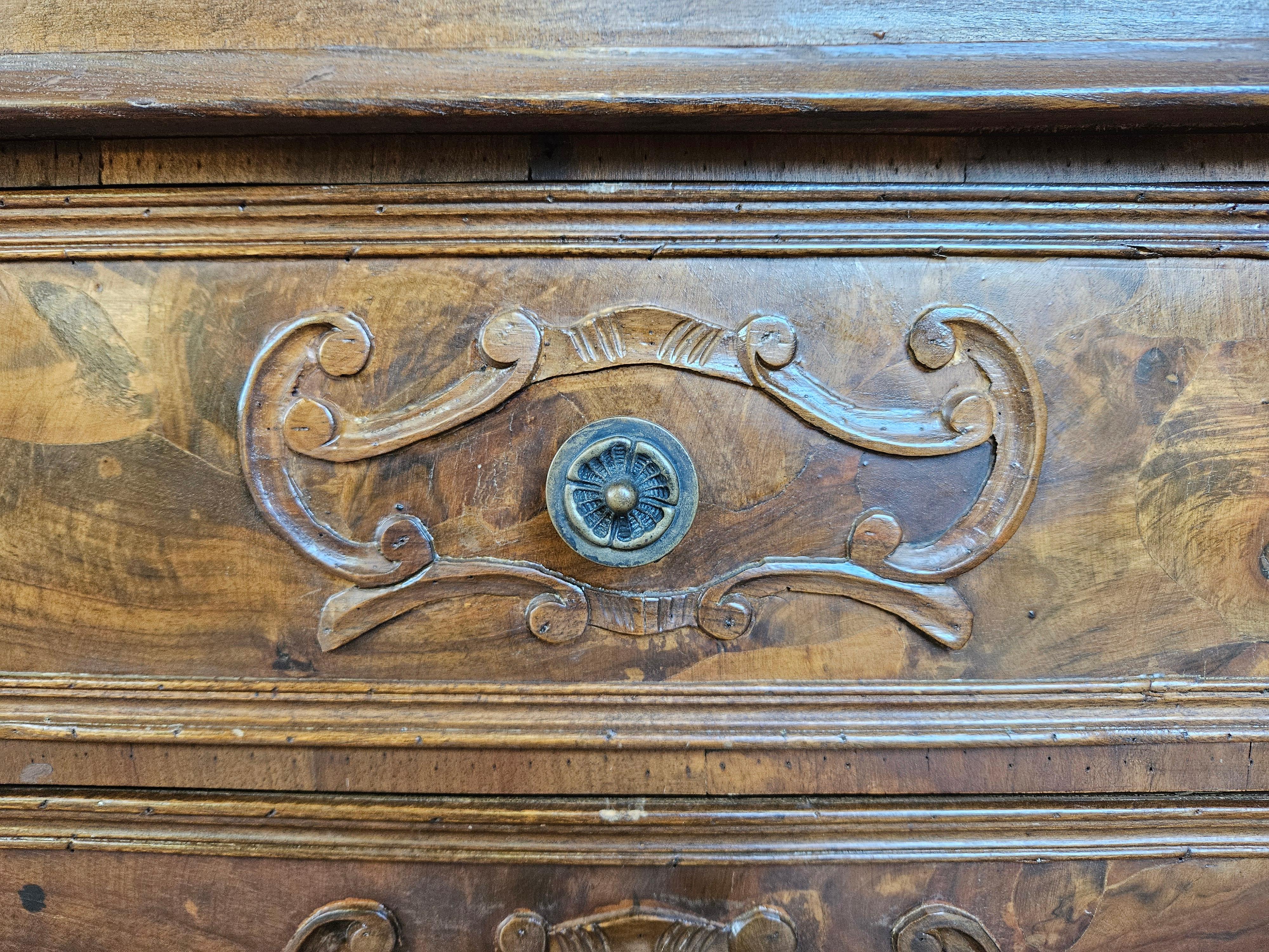 Walnut flap with three drawers 20th century For Sale 5