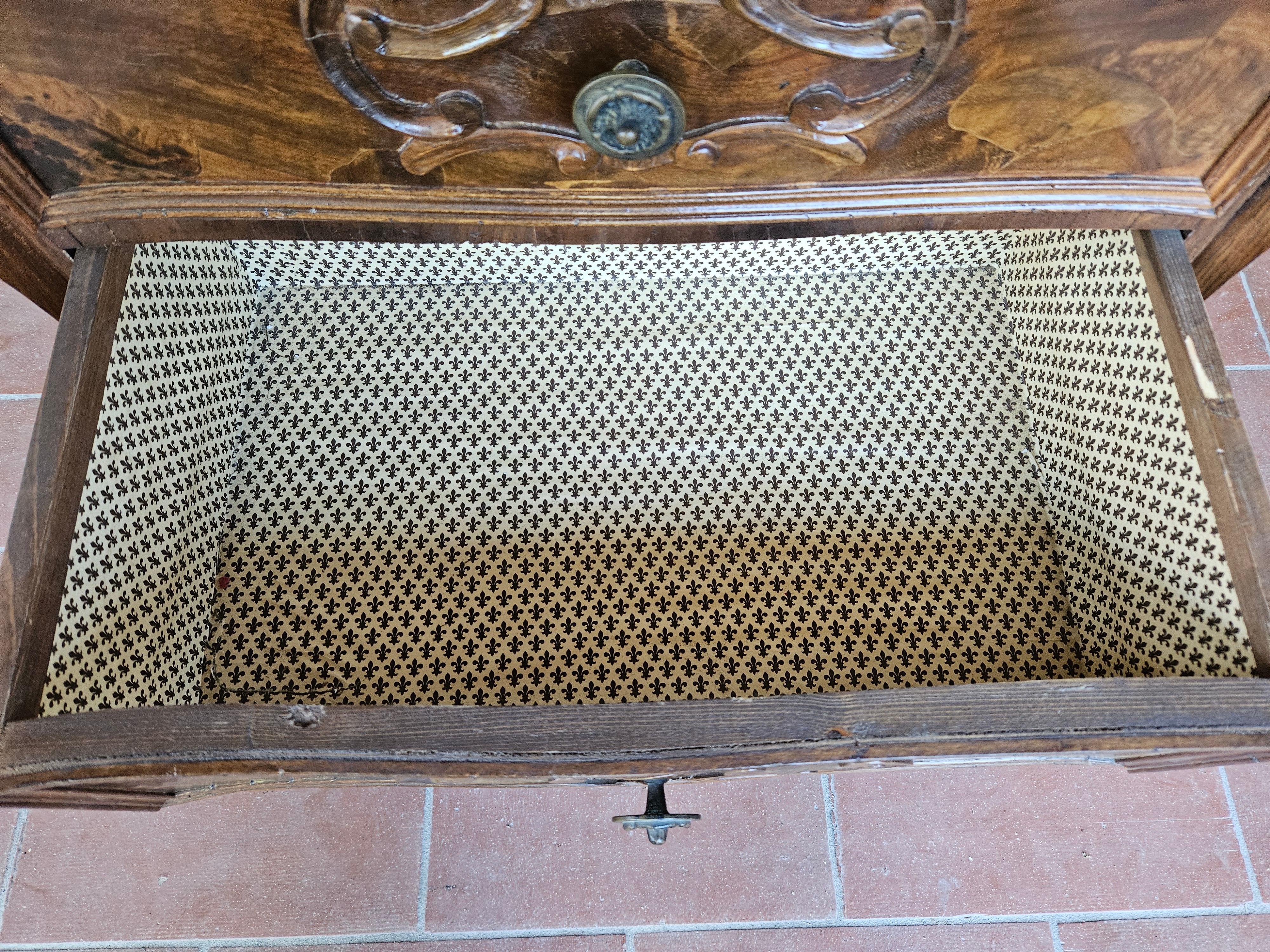 Walnut flap with three drawers 20th century For Sale 9