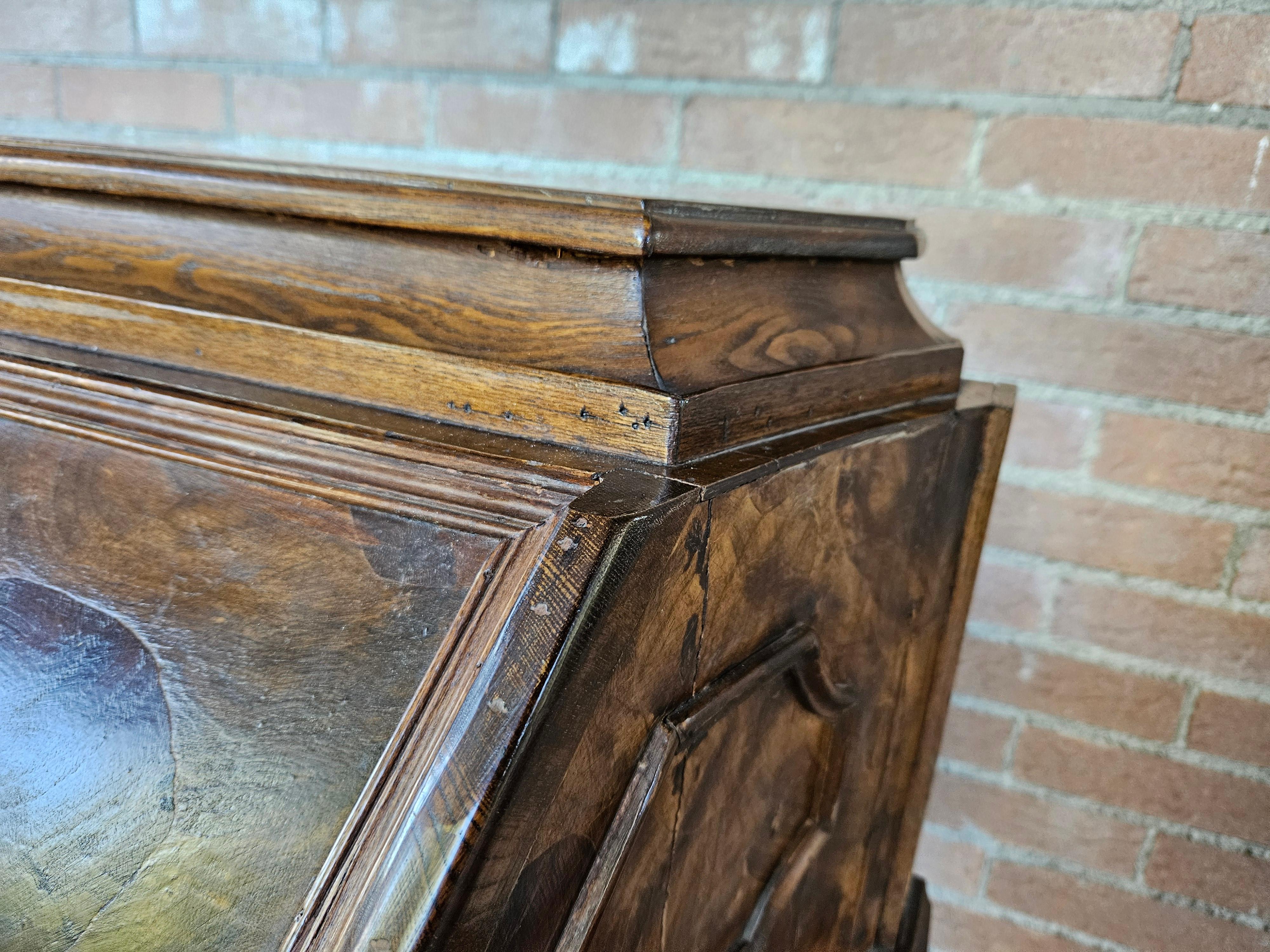 Walnut flap with three drawers 20th century In Good Condition For Sale In Premariacco, IT