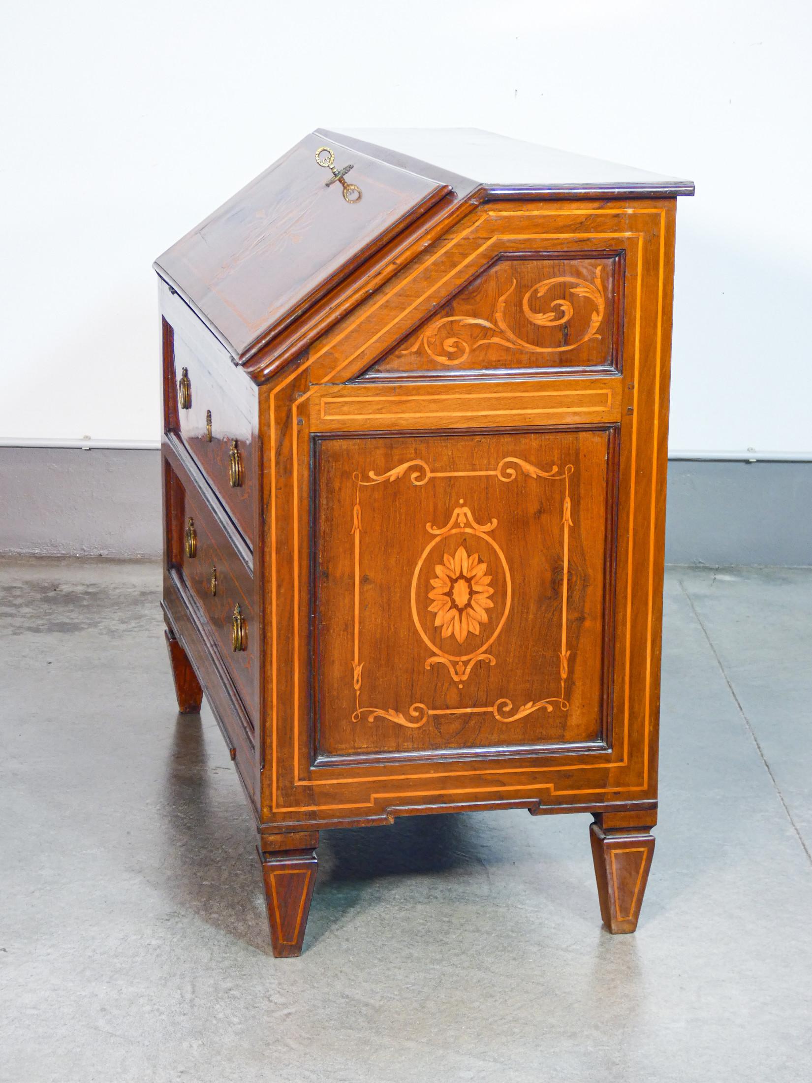 Ribalta secretaire Luigi XVI in legno di noce intarsiato. Geldstrafe XVIII sec. im Angebot 4