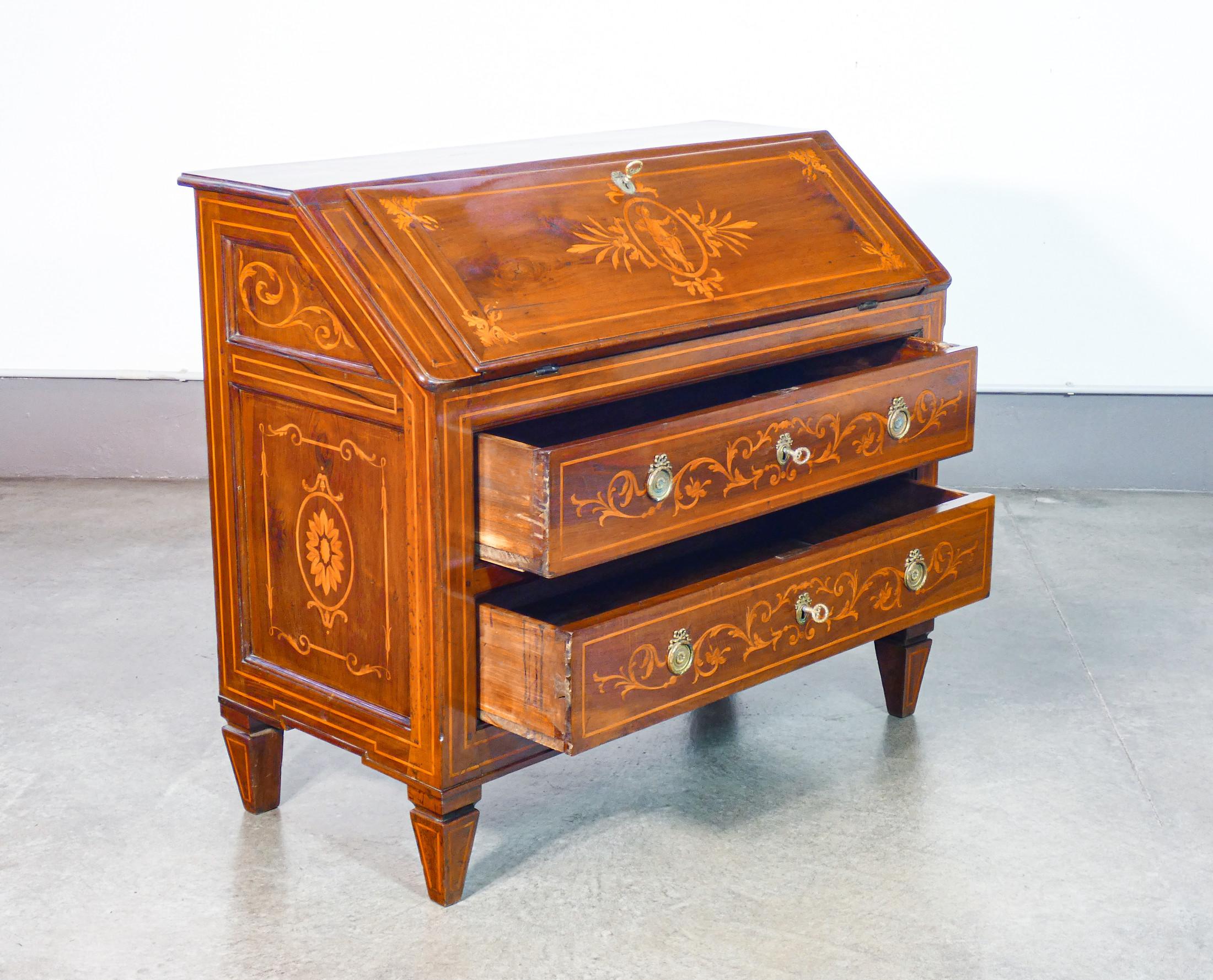 Ribalta secretaire Luigi XVI in legno di noce intarsiato. Geldstrafe XVIII sec. im Angebot 6