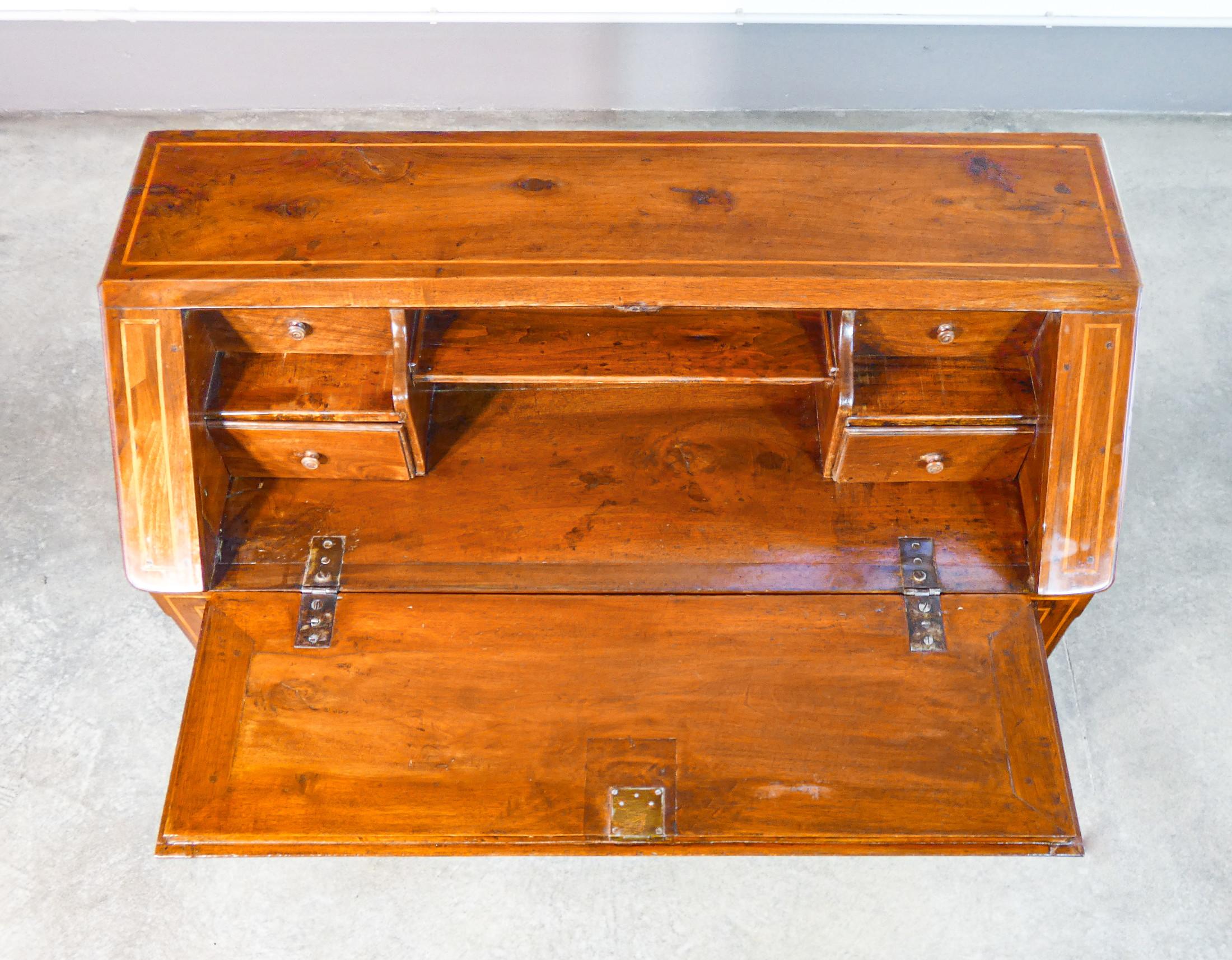 Ribalta secretaire Luigi XVI in legno di noce intarsiato. Geldstrafe XVIII sec. (Holz) im Angebot