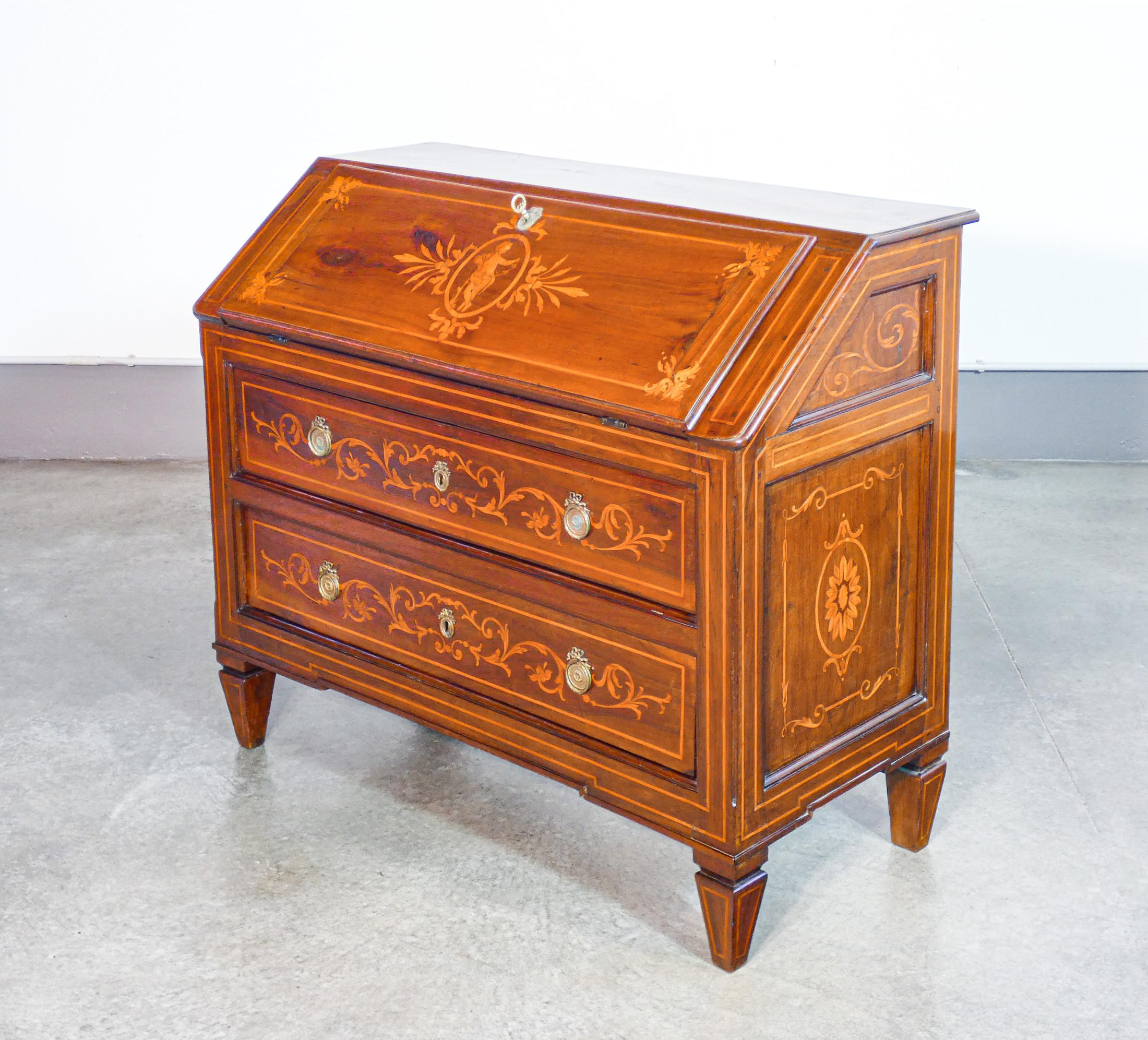 Ribalta secretaire Luigi XVI in legno di noce intarsiato. Geldstrafe XVIII sec. im Angebot 3
