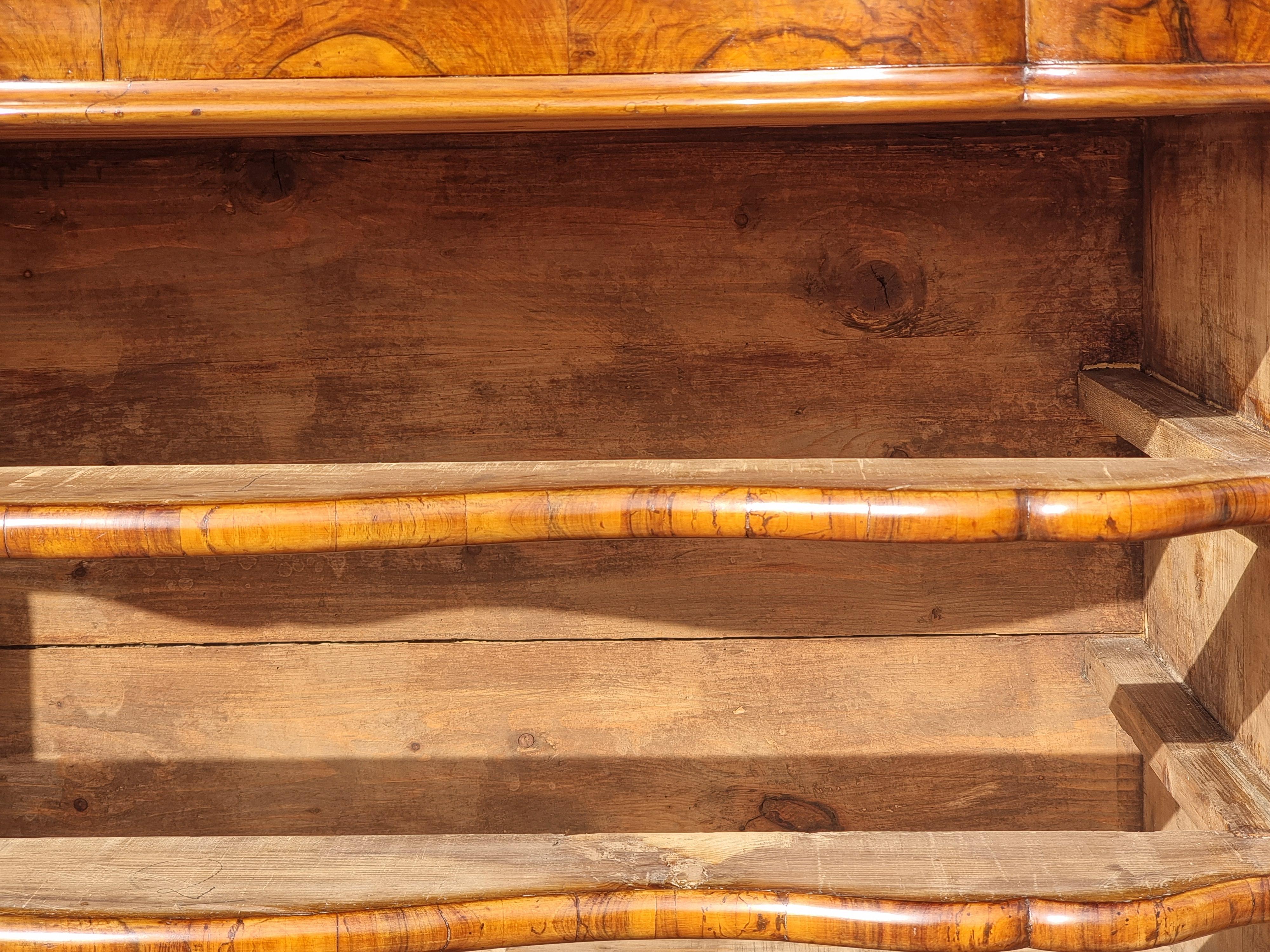 Ribalta veneta in noce lastronata e intarsiata, XVIII secolo in vendita 6