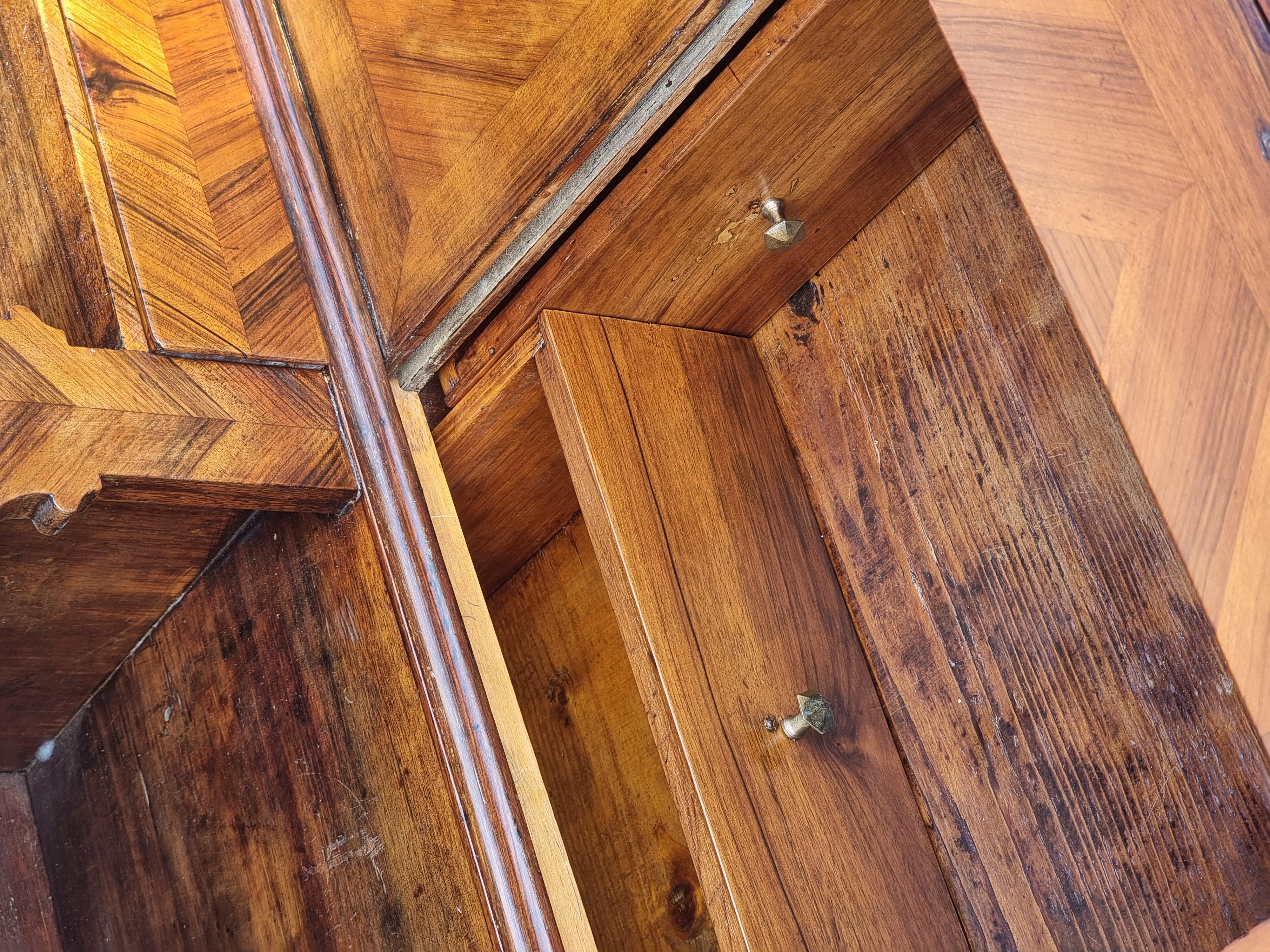 Ribalta veneta in noce lastronata e intarsiata, XVIII secolo In condizioni buone in vendita a Vicenza, IT