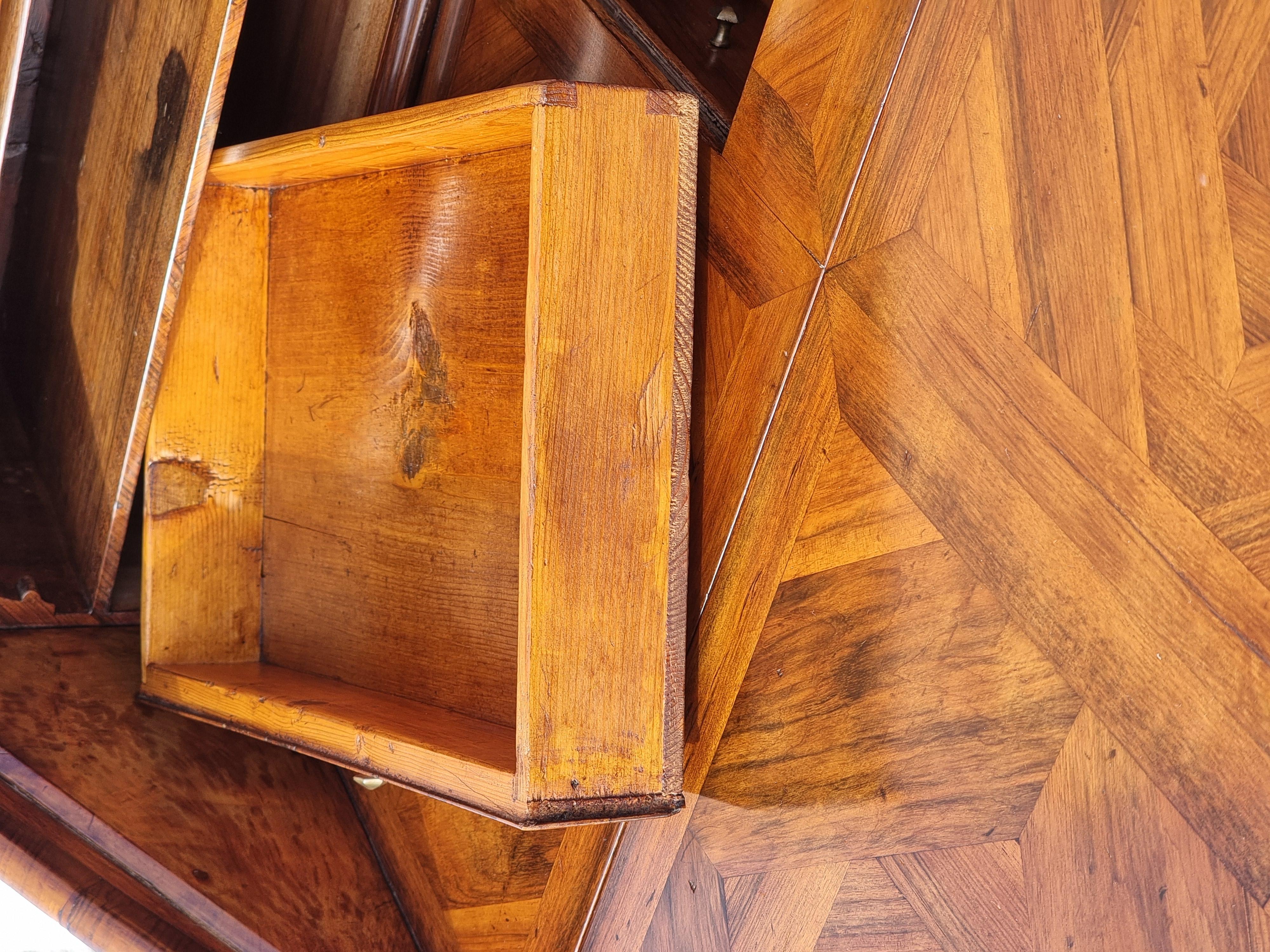 Noce Ribalta veneta in noce lastronata e intarsiata, XVIII secolo in vendita