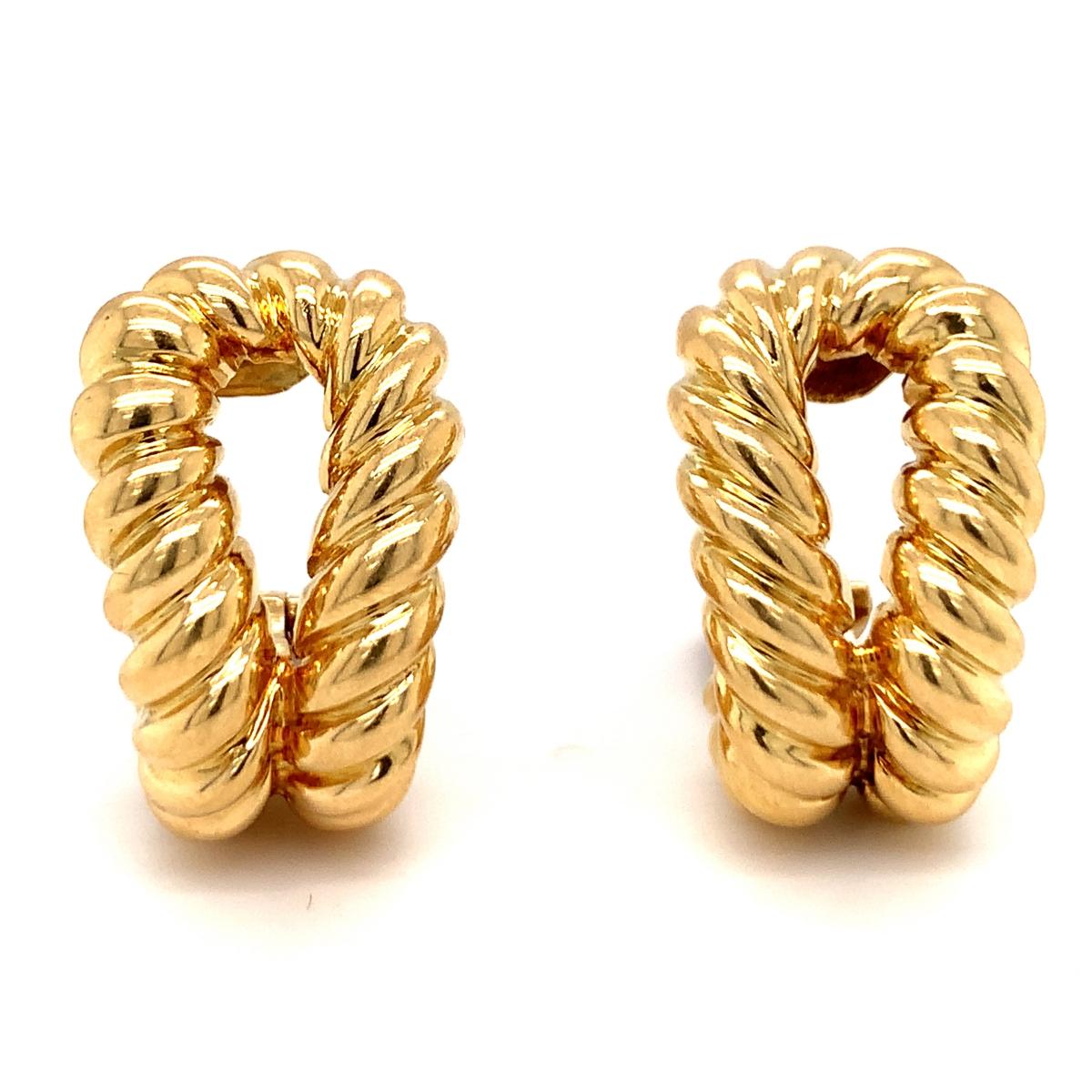 Women's Ribbed 18k Yellow Gold Earclips, circa 1960s For Sale