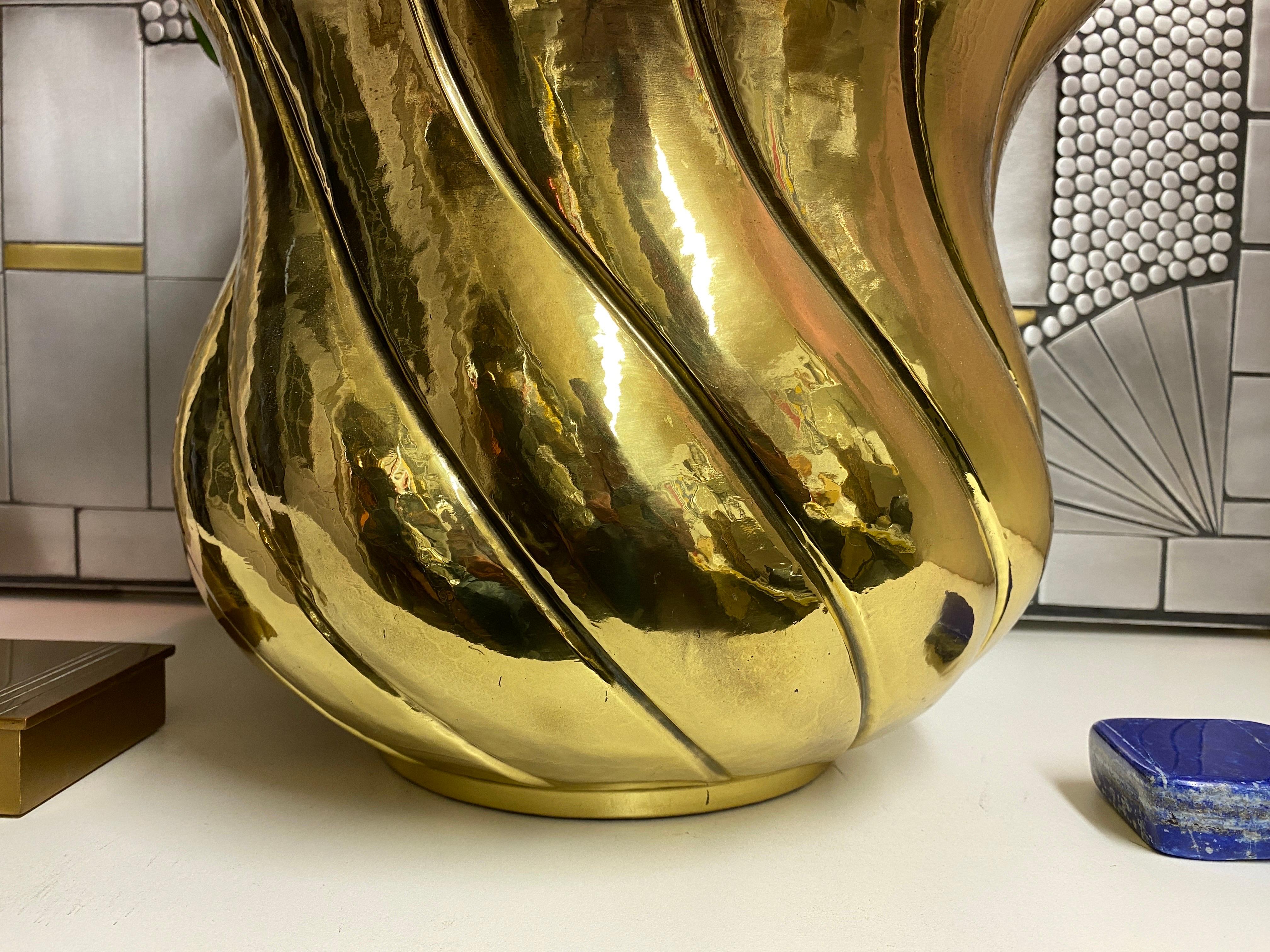 Ribbed Brass Planter In Good Condition For Sale In North Hollywood, CA