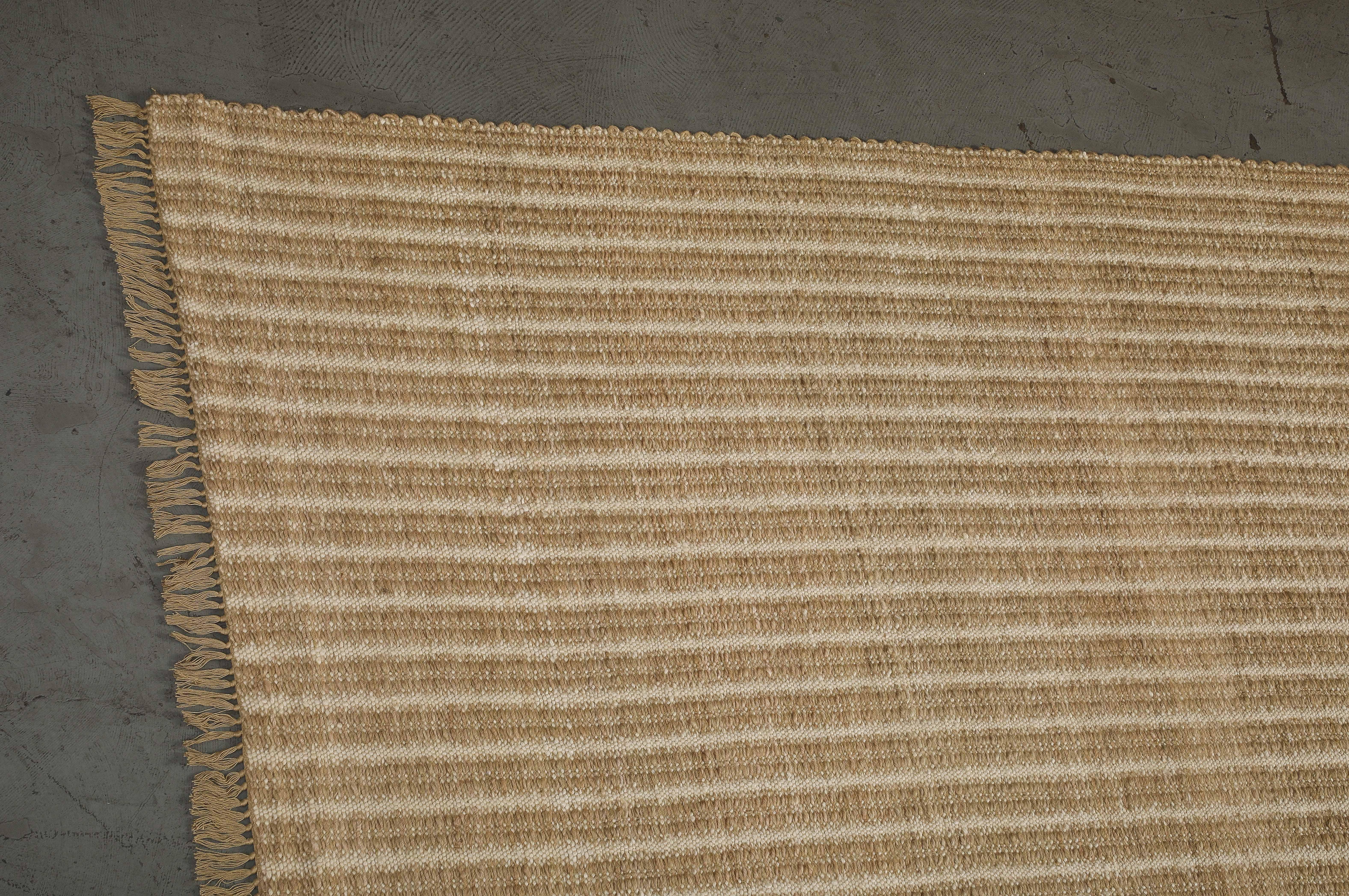 XXI secolo e contemporaneo Tappeto per l'area Ribbed Camel & Cream Mohair annodato a mano di Ennui Home in vendita