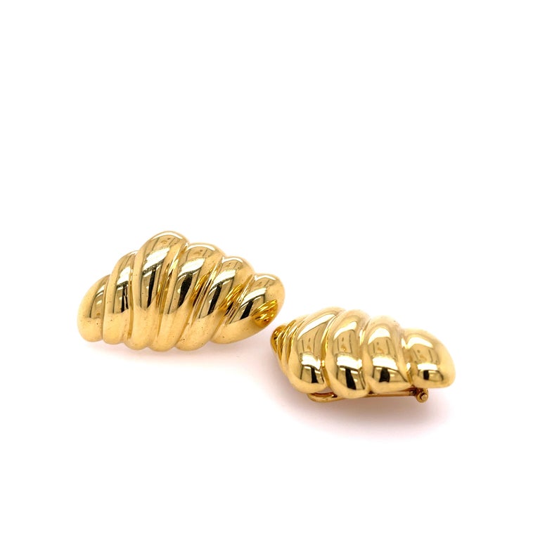Ribbed Earring