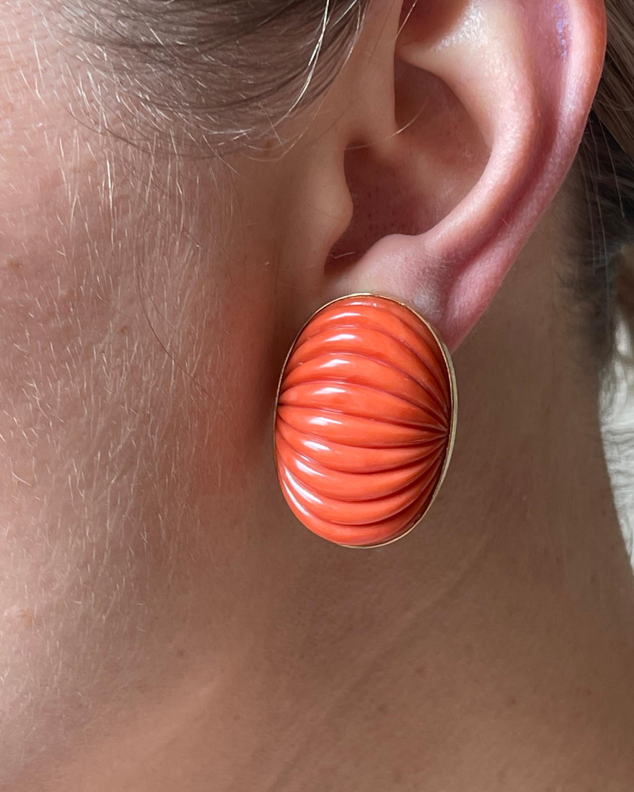 Oval Cut Ribbed Coral Gold Large Earrings For Sale