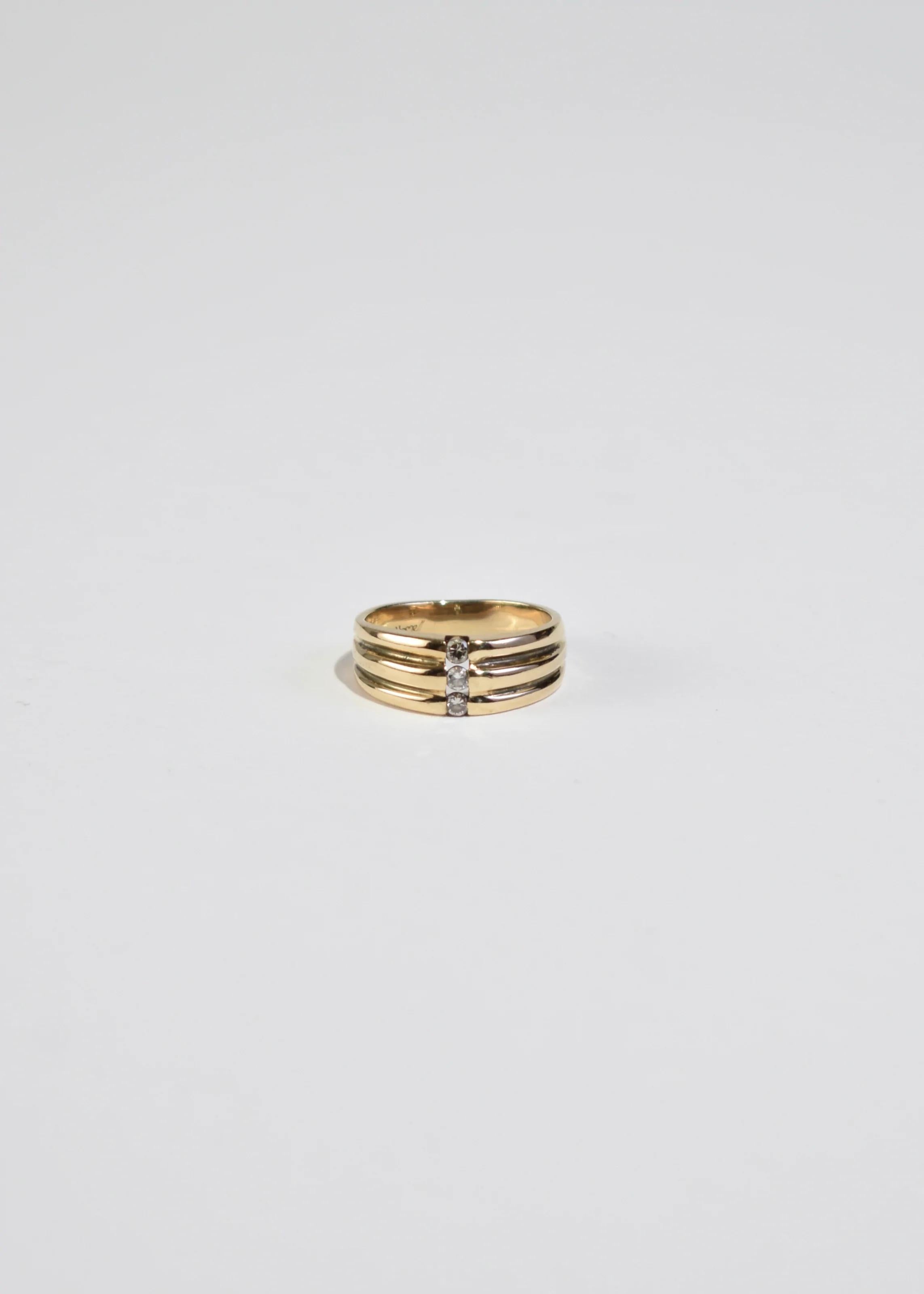 Ribbed Diamond Ring In Good Condition For Sale In Richmond, VA