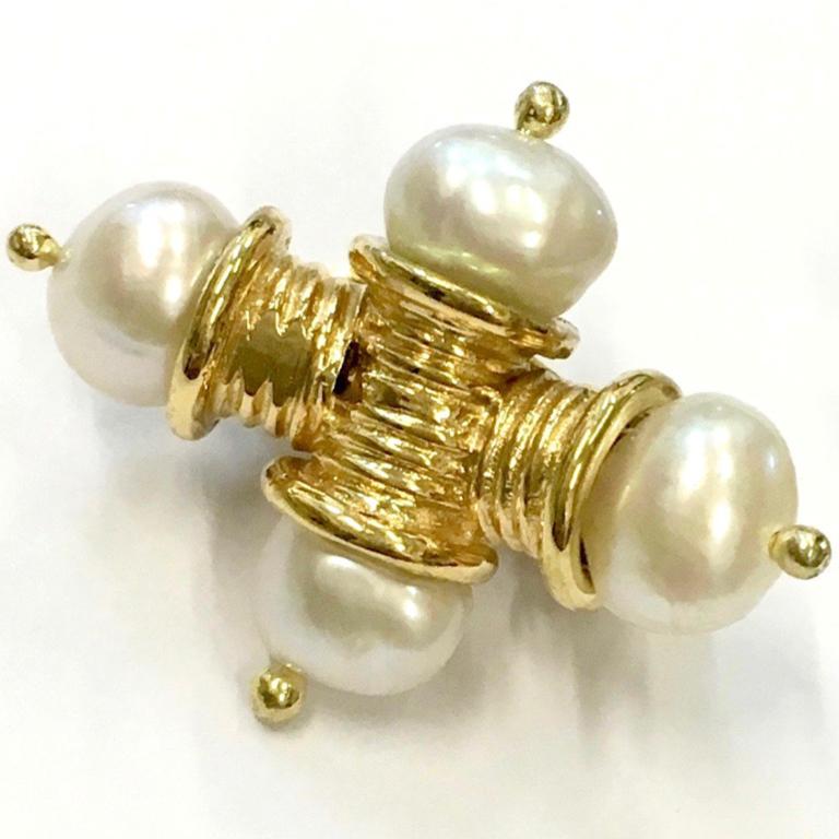 18 carat yellow gold ribbed cross earrings with freshwater pearls. Please note this item is made to order and a similar but not identical piece can be made. Allow four weeks to delivery. 

Esther Eyre has been designing and making precious jewellery